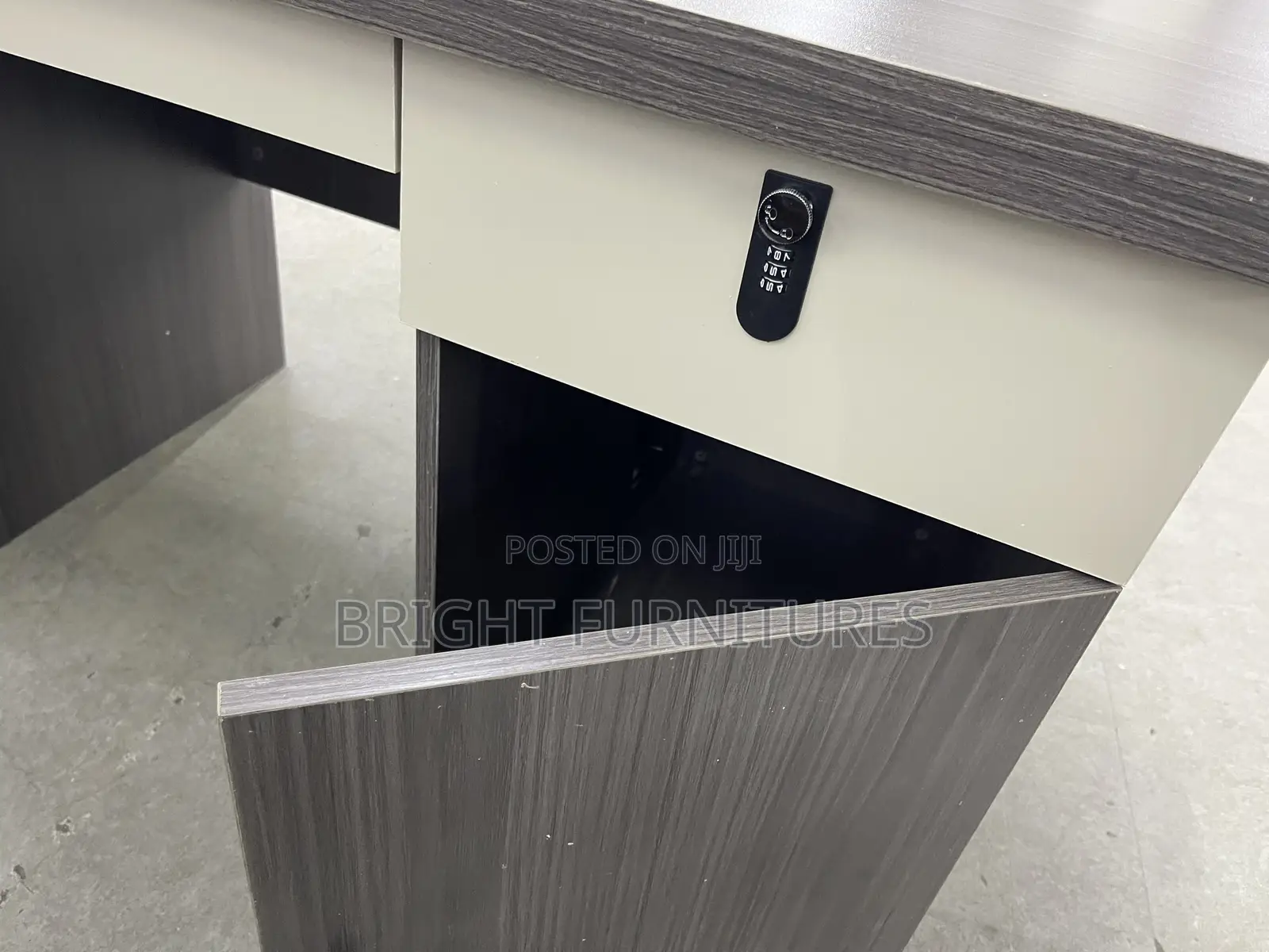 Office Desk (Wooden)