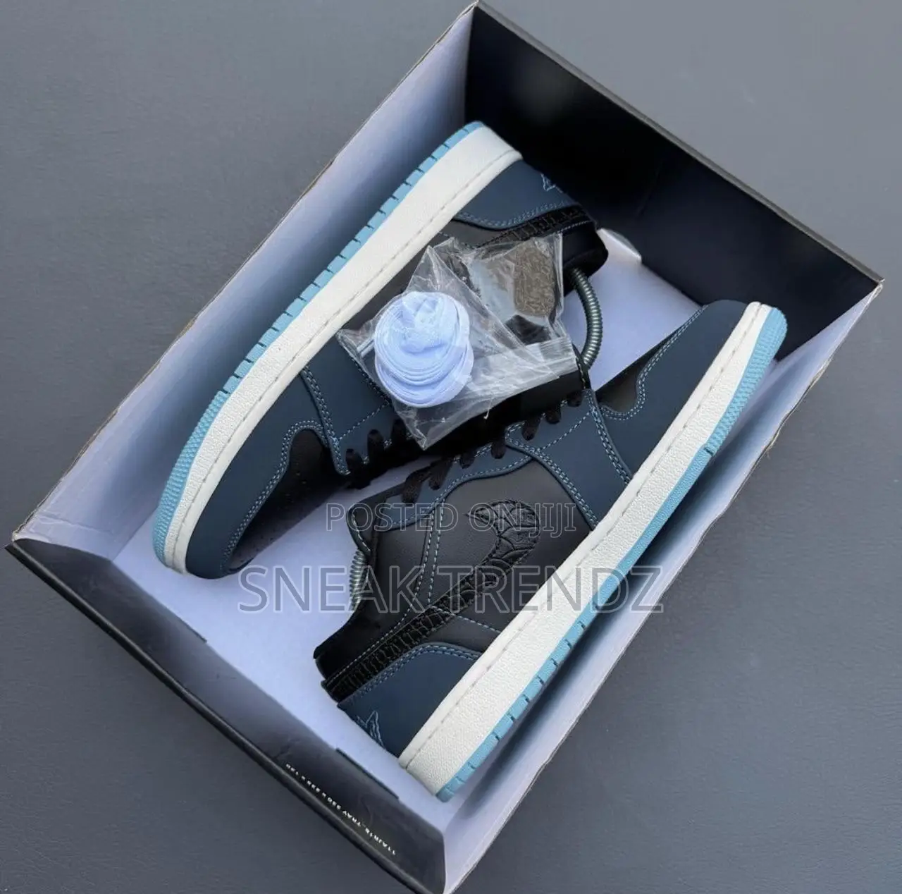 Air Jordan R1 Low Midnight Blue Black N White