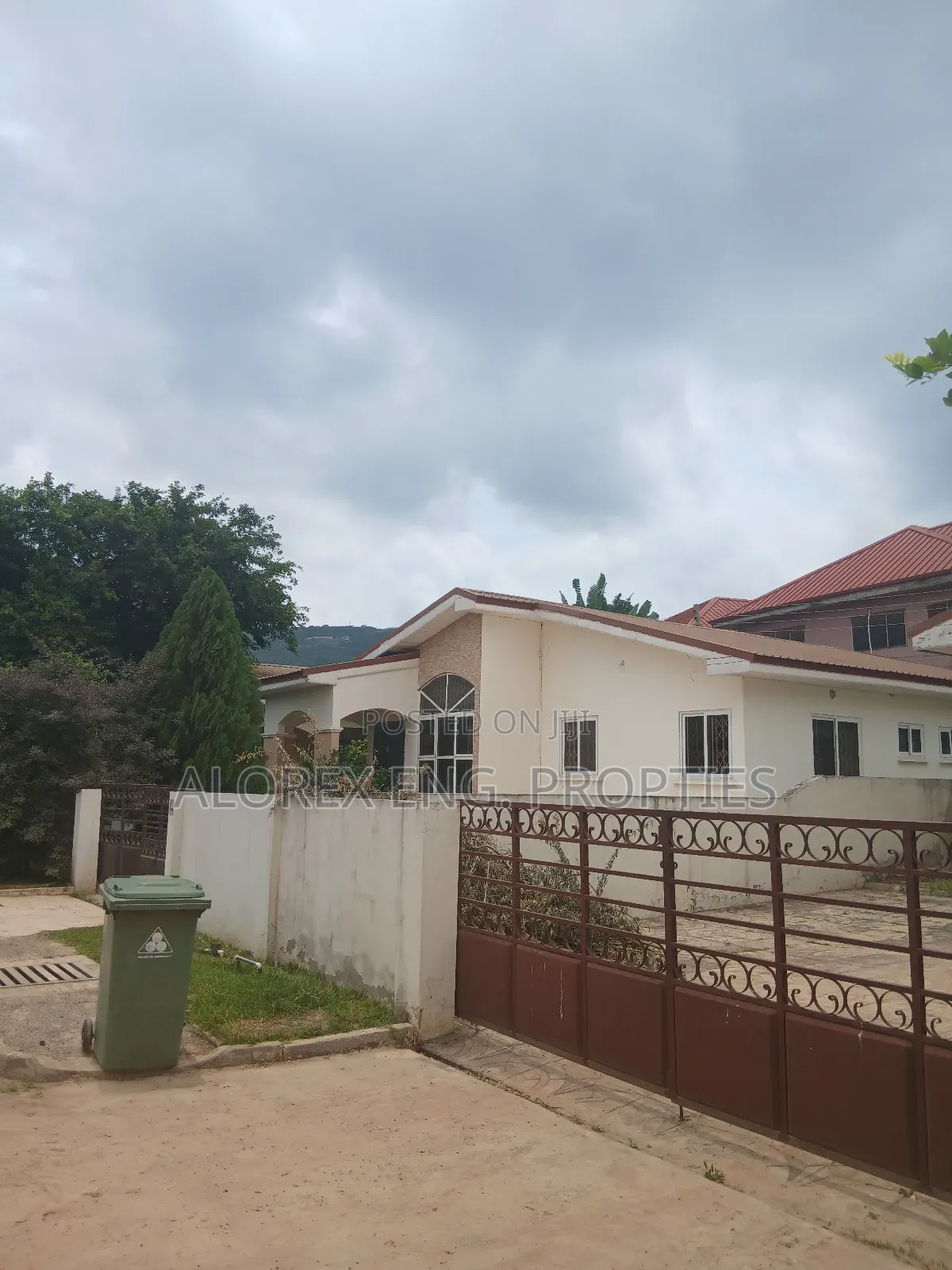 3bdrm Maisonette in Oyarifa for rent