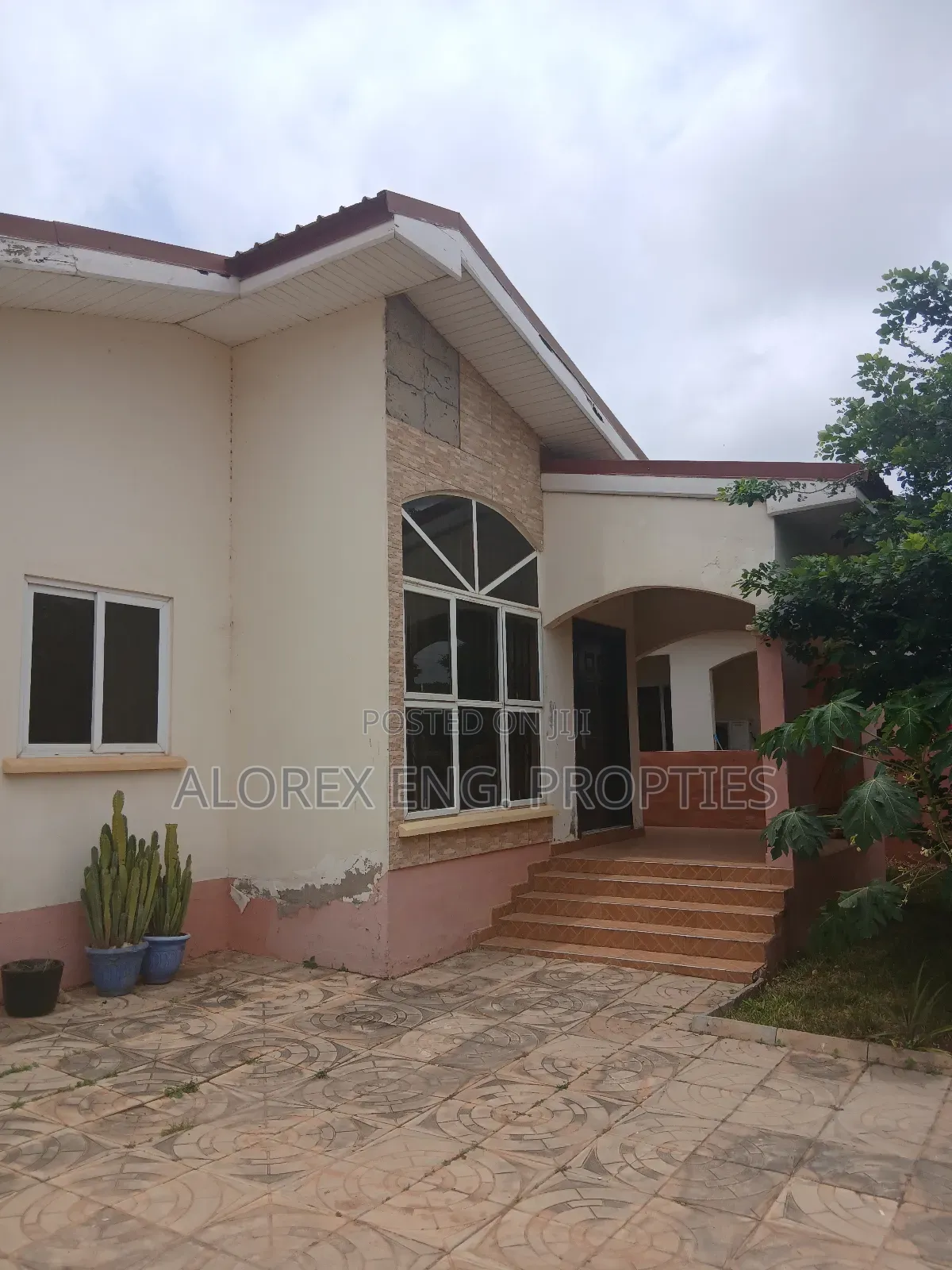 3bdrm Maisonette in Oyarifa for rent