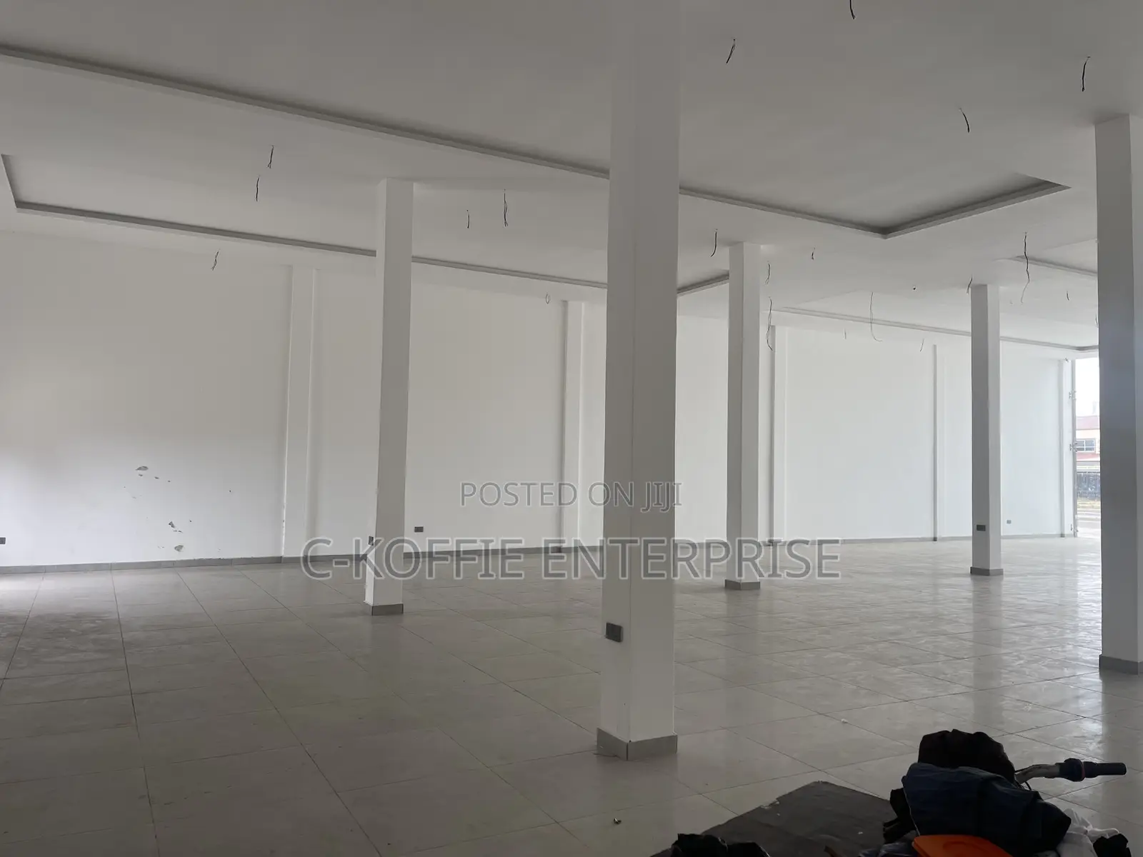 Showroom of 1,750 SQM at Spintex for Rent