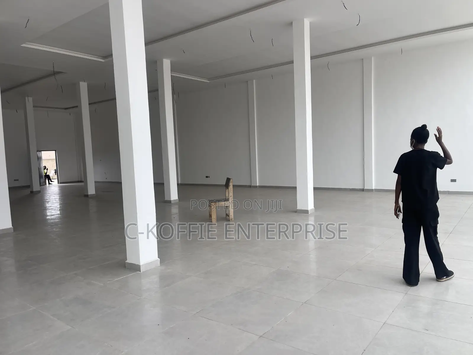 Showroom of 1,750 SQM at Spintex for Rent