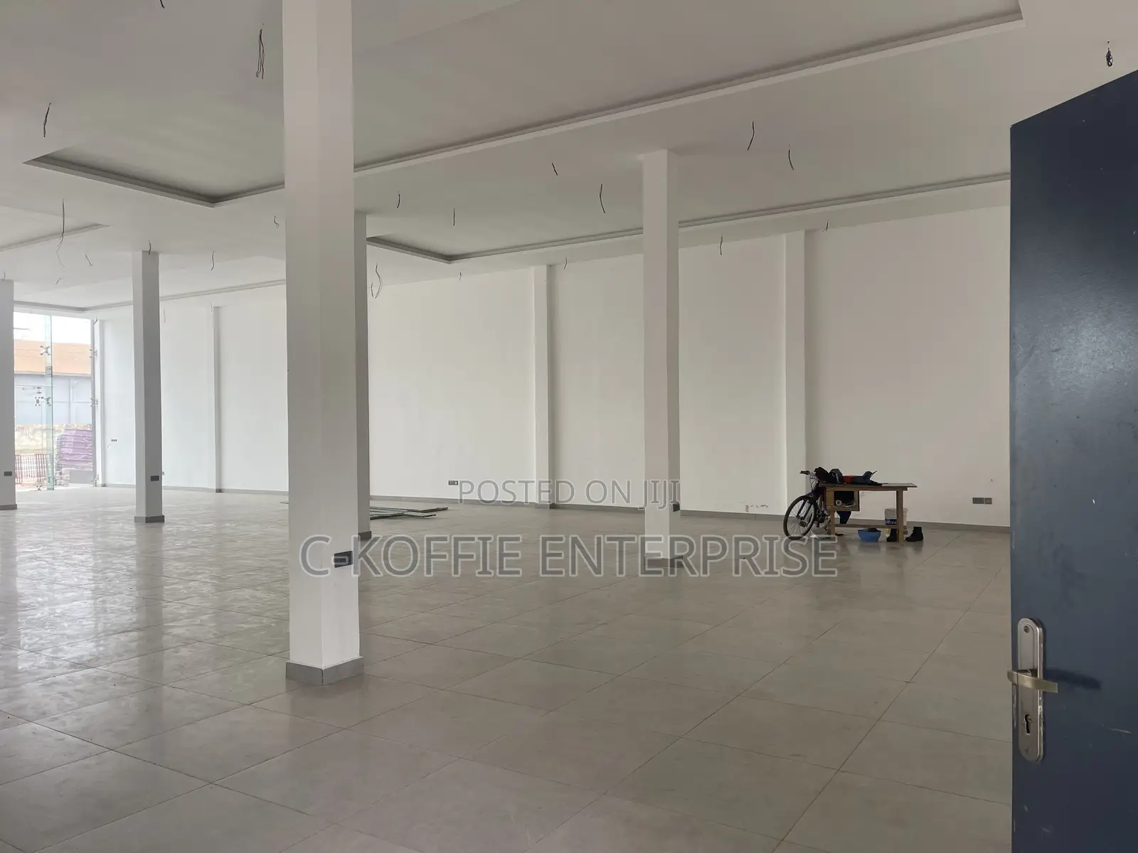 Showroom of 1,750 SQM at Spintex for Rent