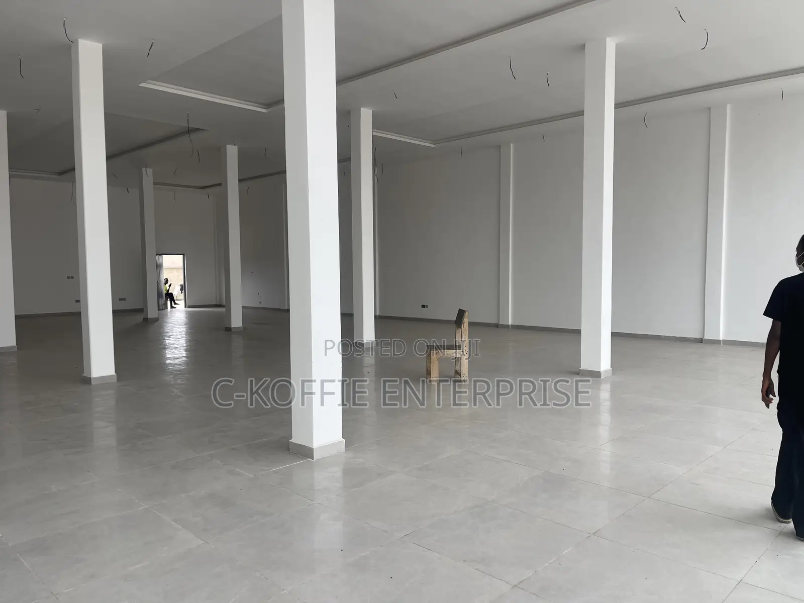 Showroom of 1,750 SQM at Spintex for Rent