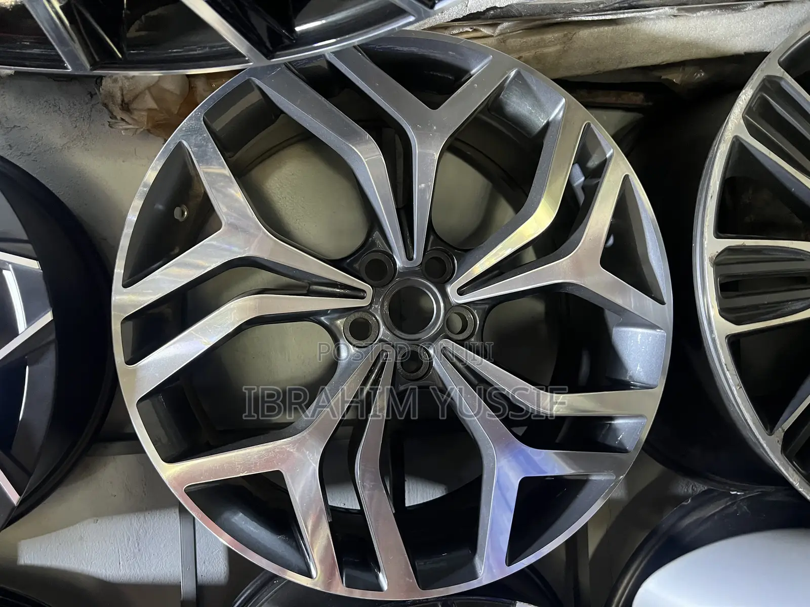 Range Rover Rim 20 Available