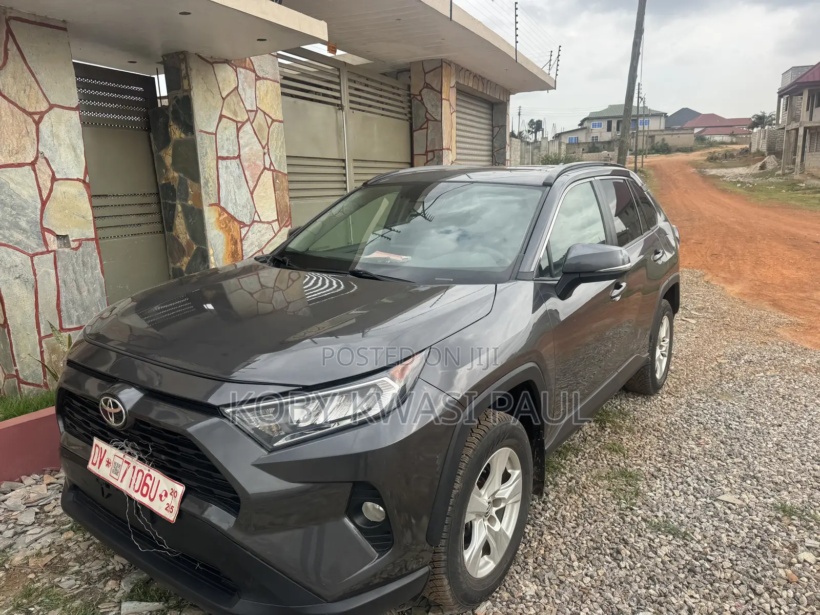 Toyota RAV4 XLE 2021 Gray
