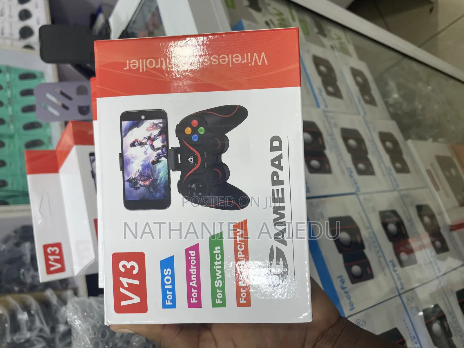 V13 Wireless Bluetooth Gamepad With a Phone Holder