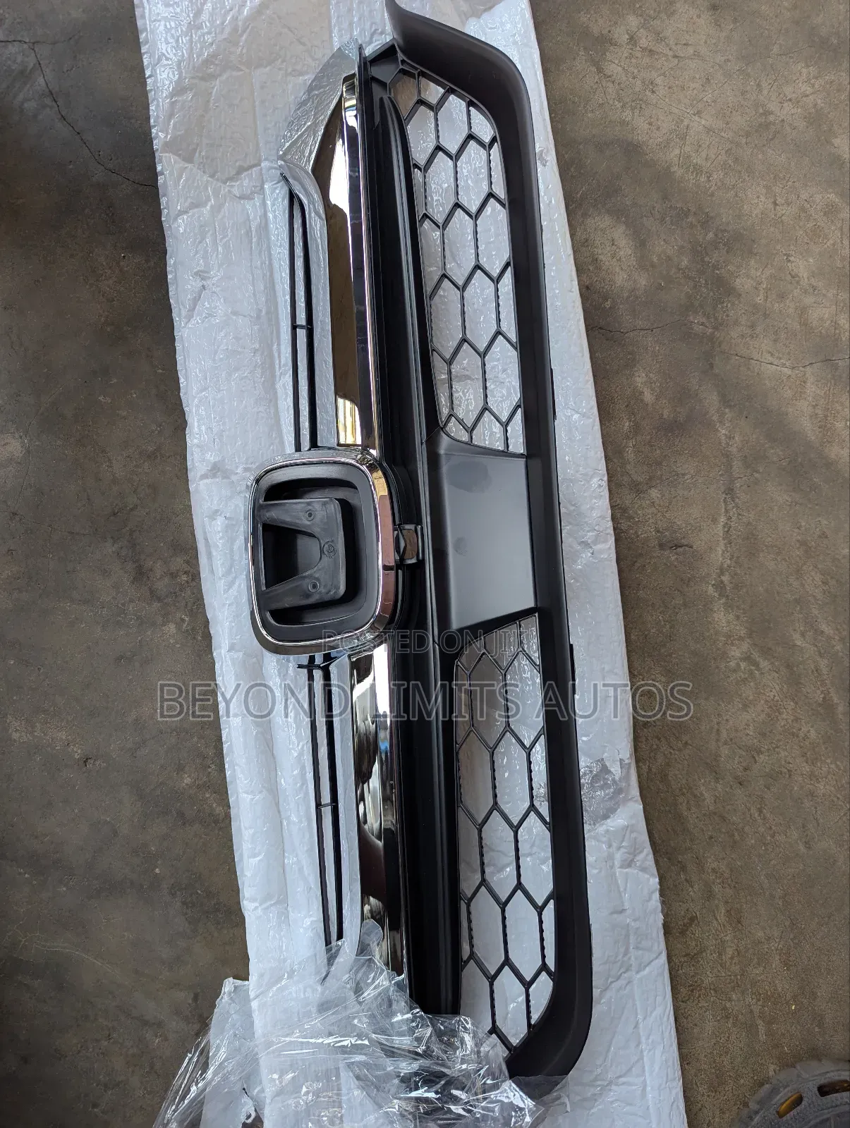 Honda CRV Cr-v 2017,2018,2019 Front Grille / Top Shell