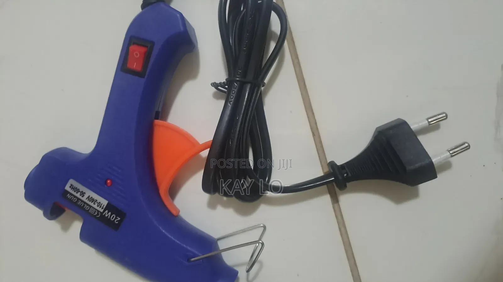 Hot Melt Glue Gun With Free Glue Sticks