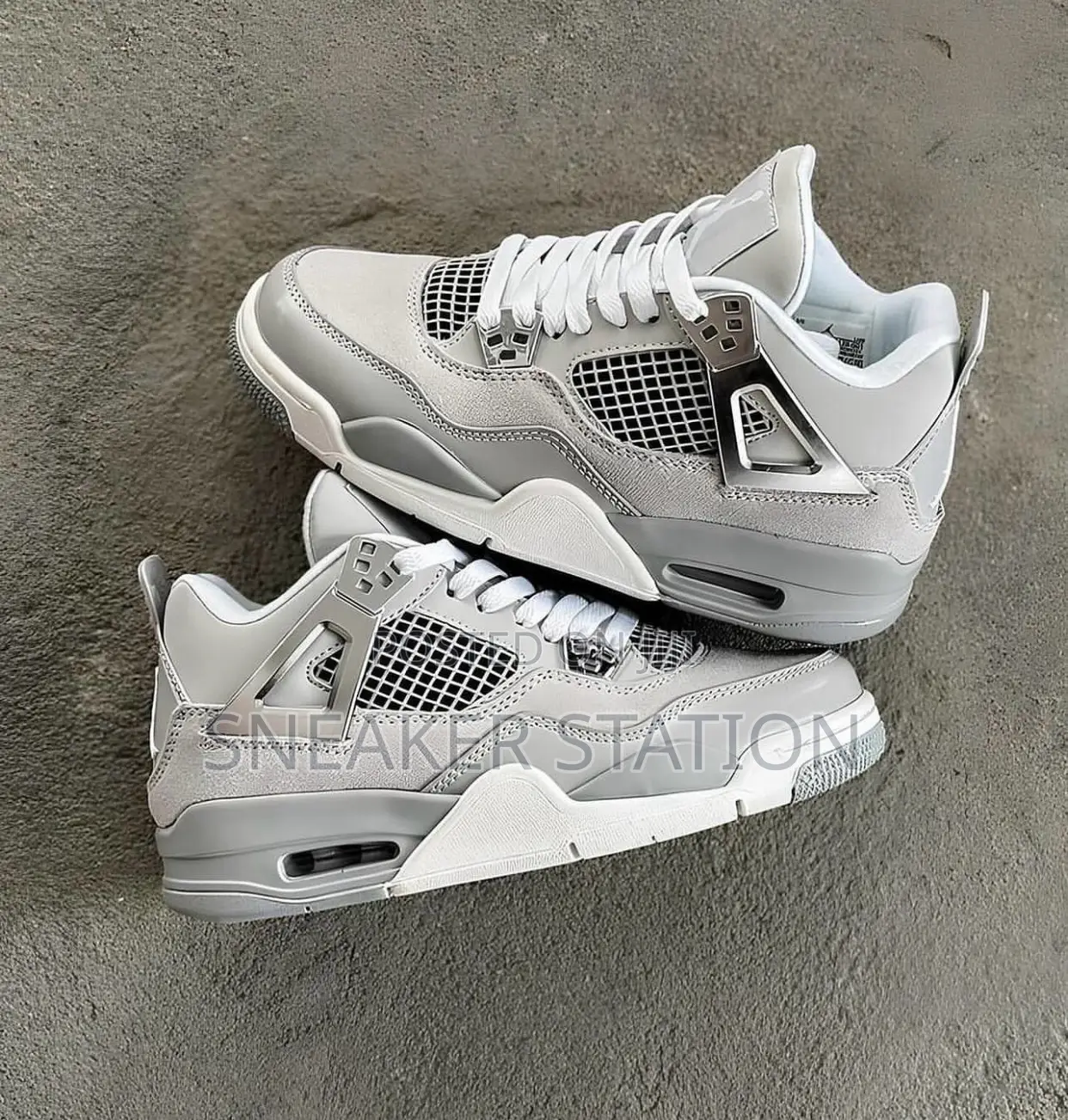 Air Jordan Retro 4 Frozen Moment