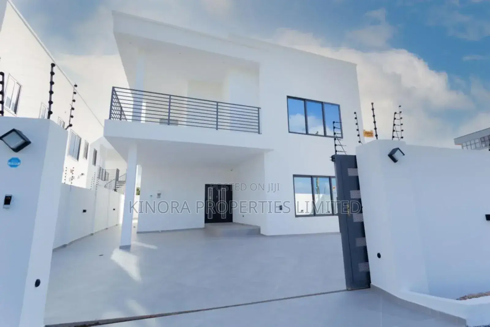 4bdrm Duplex in Papafio Hills Road for sale