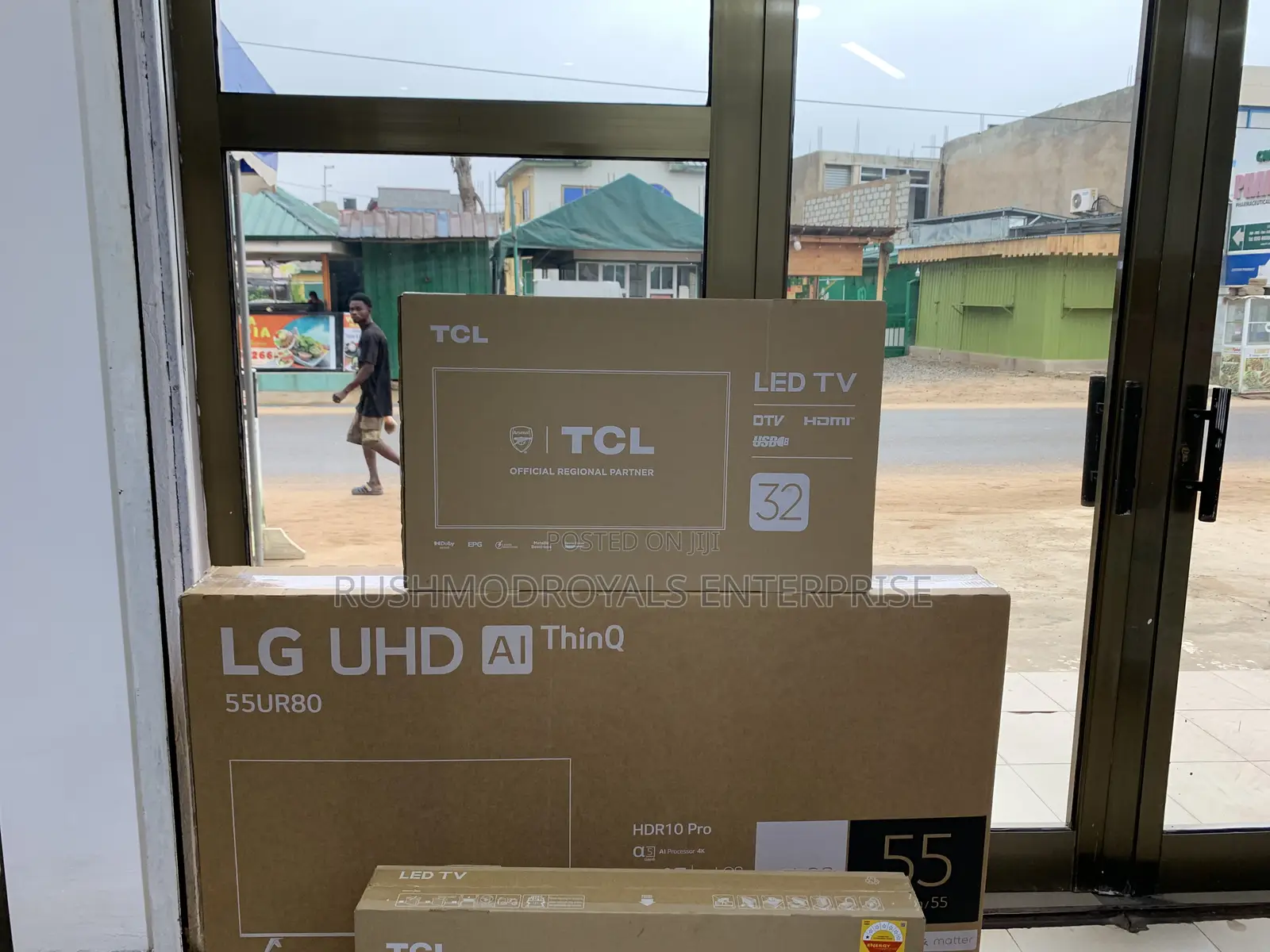 TCL 32-Inch Led Tv: Big Entertainment, Small Space