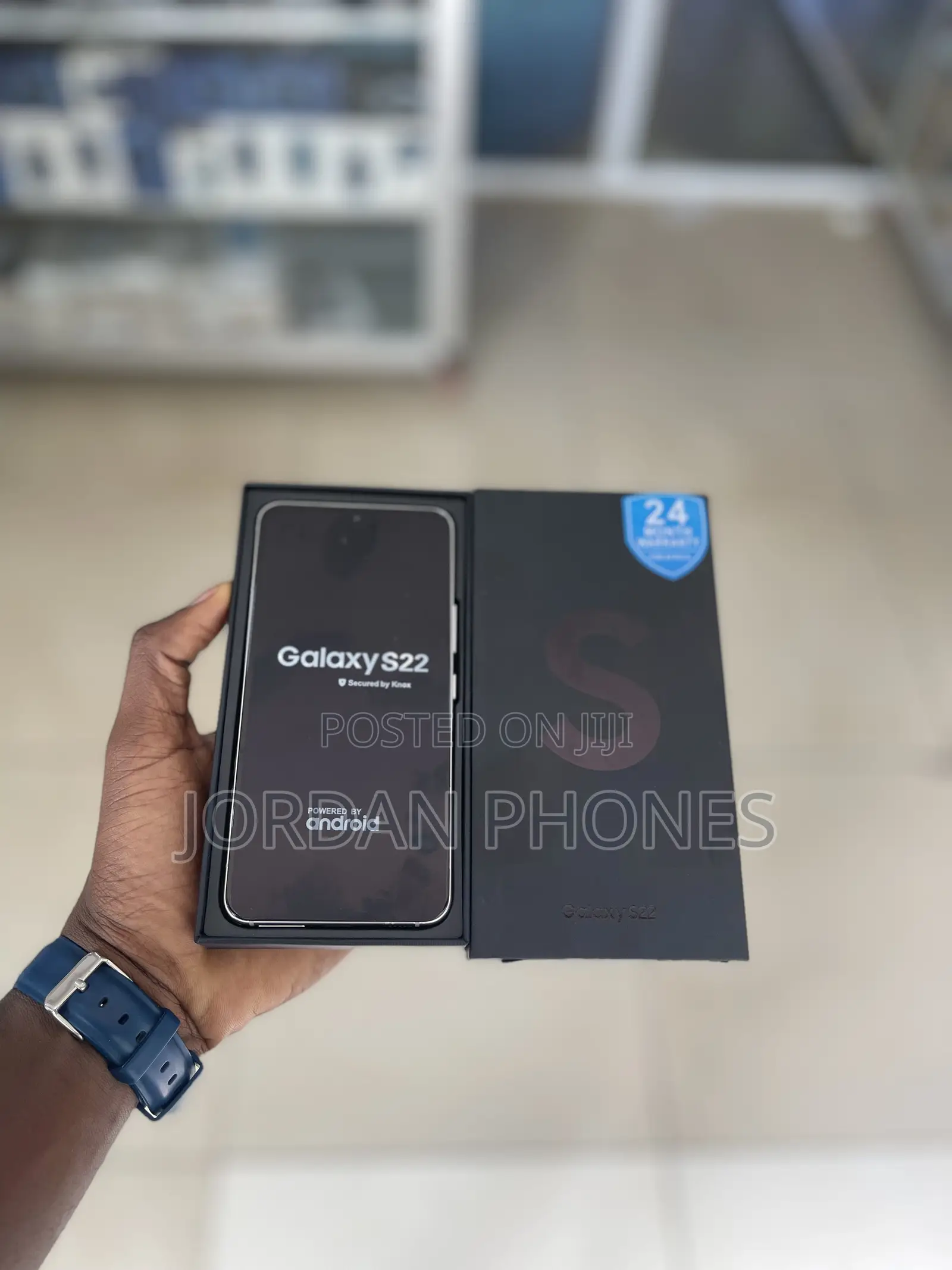 New Samsung Galaxy S22 5G 128 GB Silver