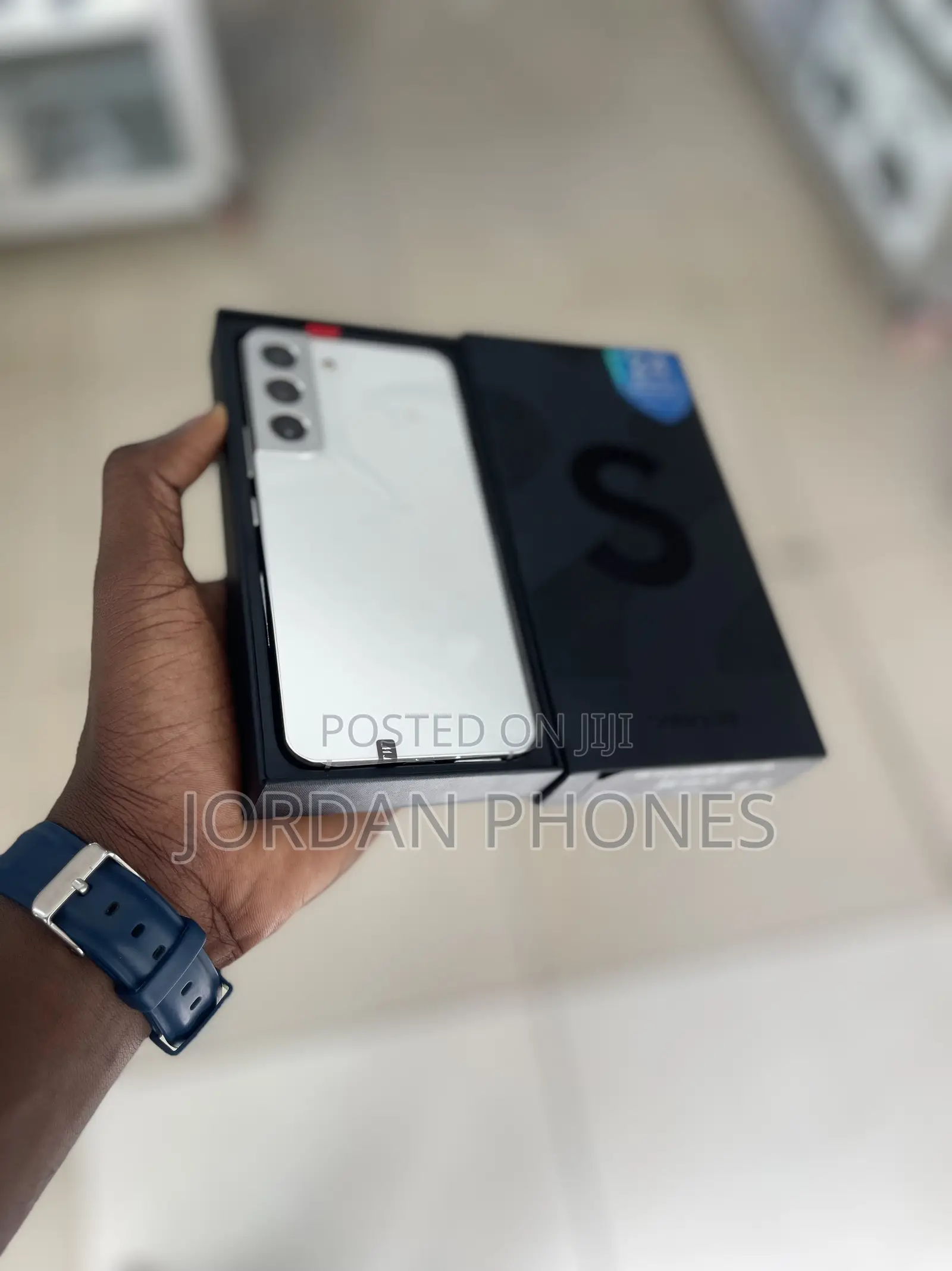 New Samsung Galaxy S22 5G 128 GB Silver