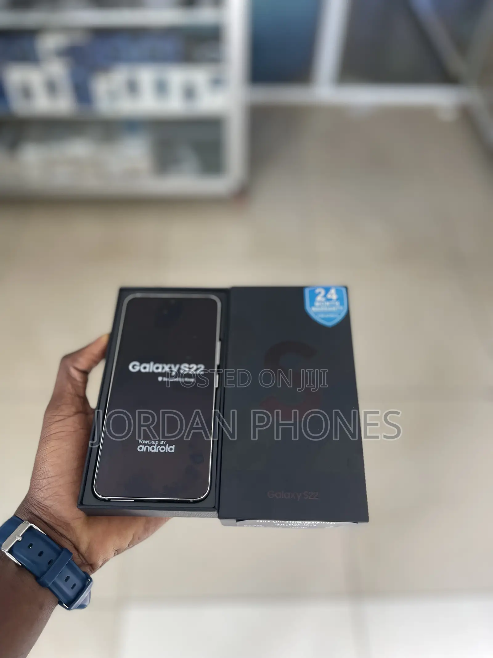 New Samsung Galaxy S22 5G 128 GB Silver