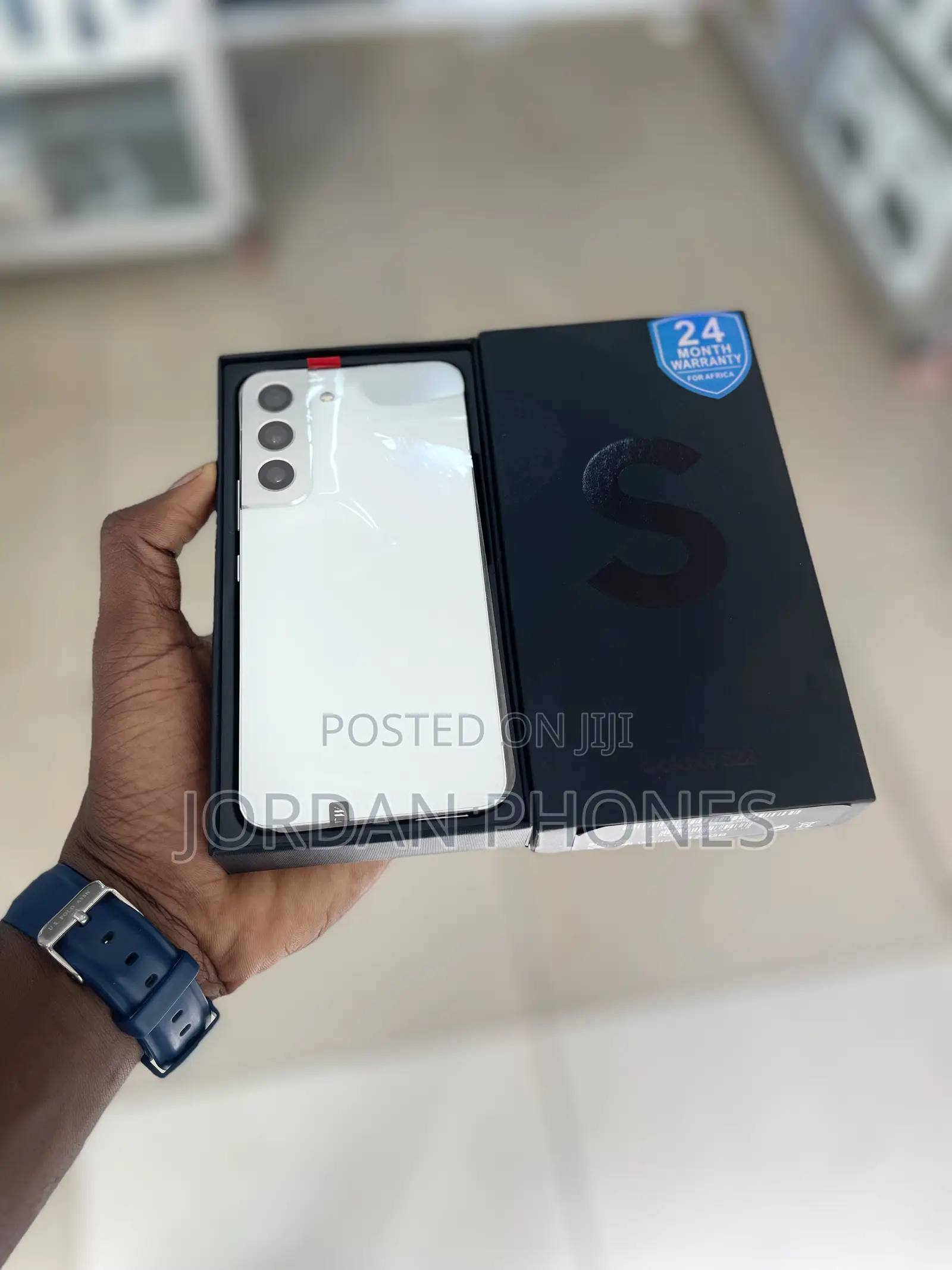 New Samsung Galaxy S22 5G 128 GB Silver