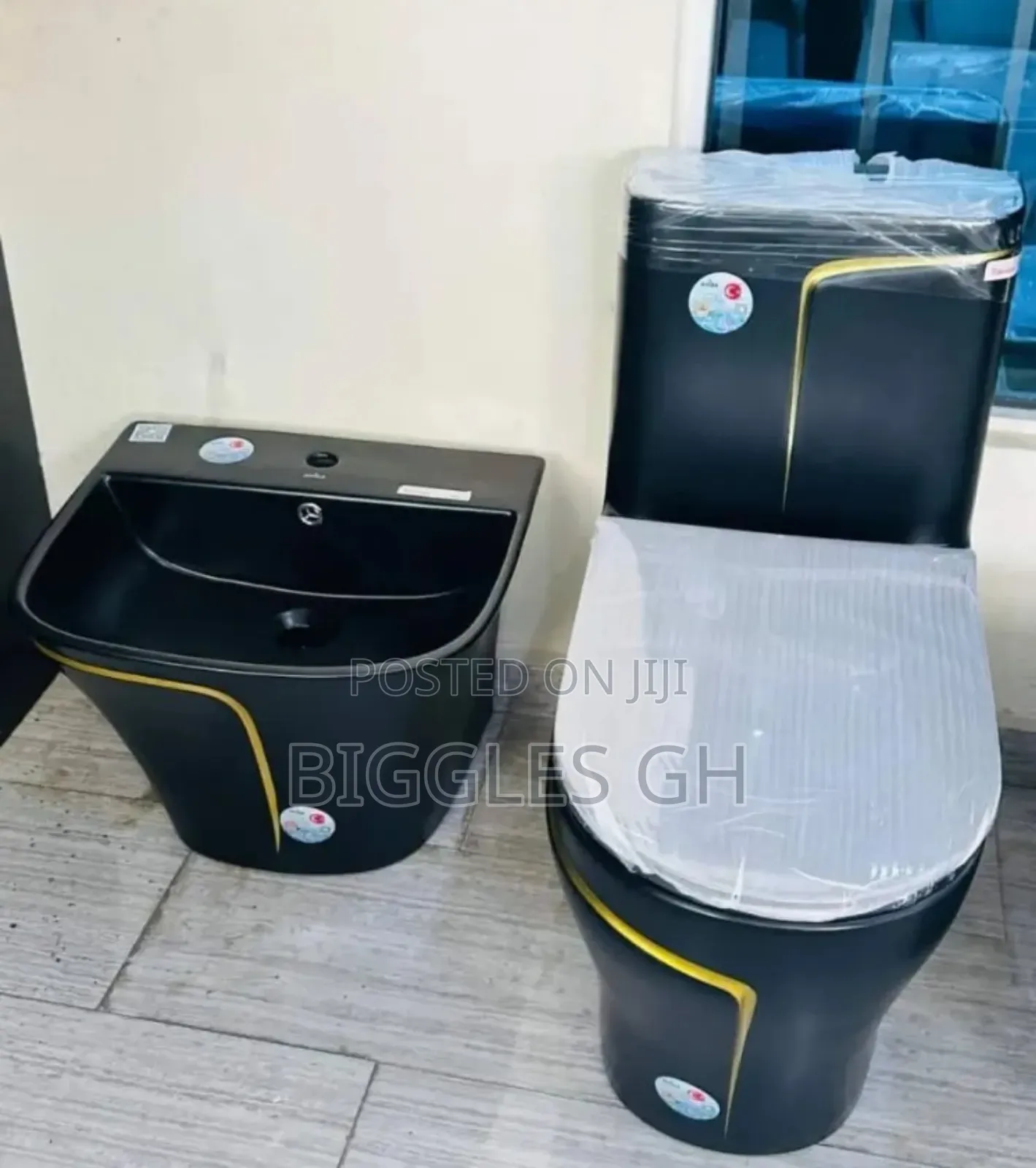 Black and Gold Wc With Basin Complete