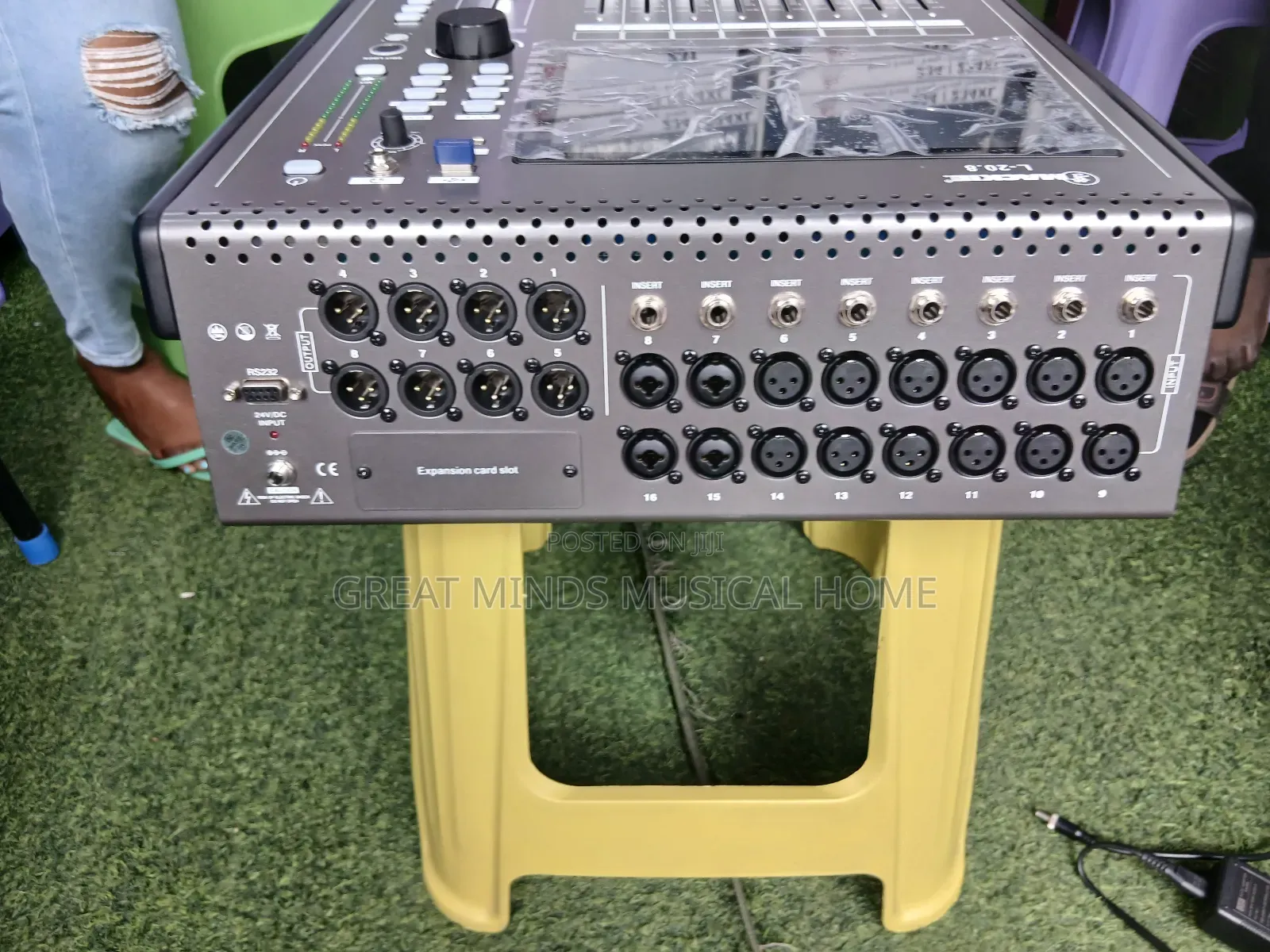 Mackie L-20.8 16 Channels Digital Mixing Console