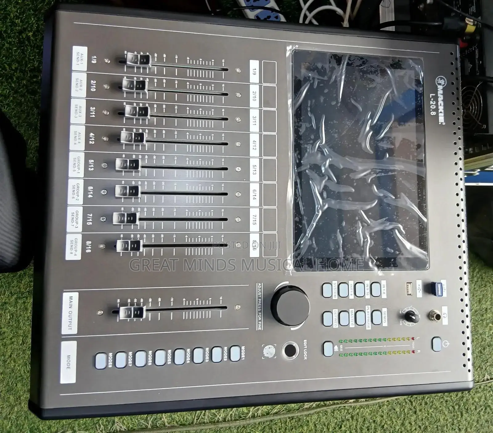 Mackie L-20.8 16 Channels Digital Mixing Console