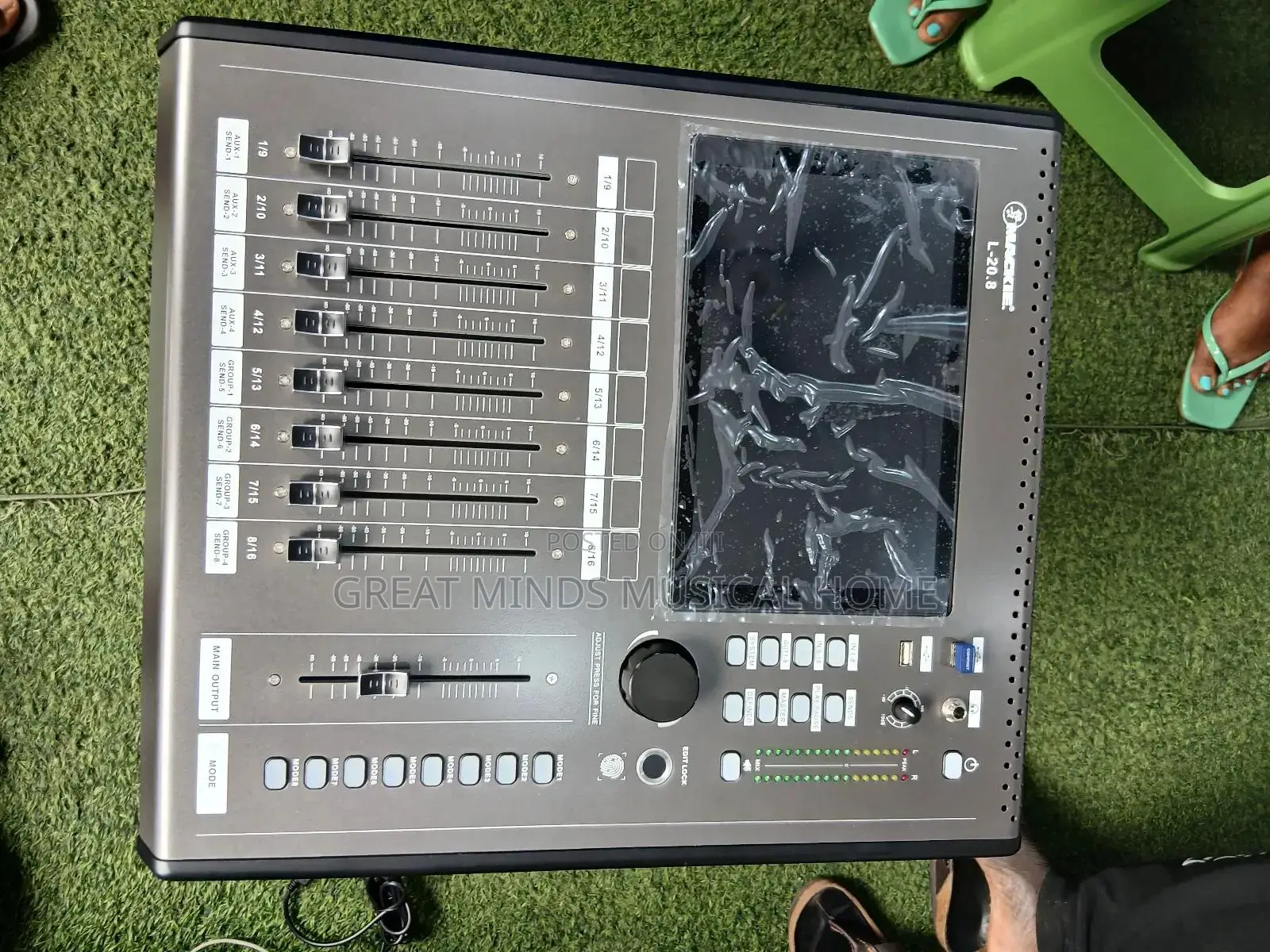 Mackie L-20.8 16 Channels Digital Mixing Console
