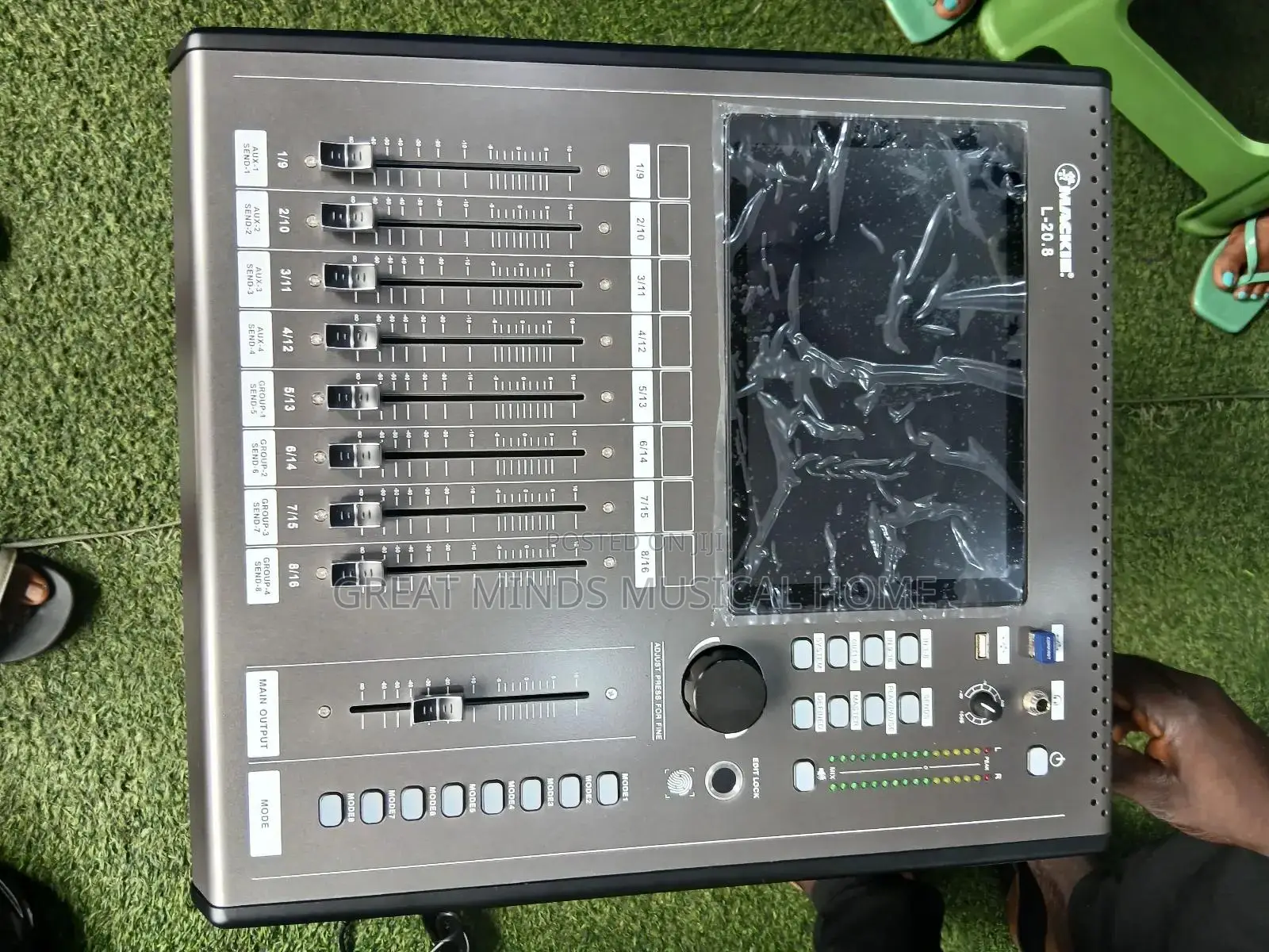 Mackie L-20.8 16 Channels Digital Mixing Console