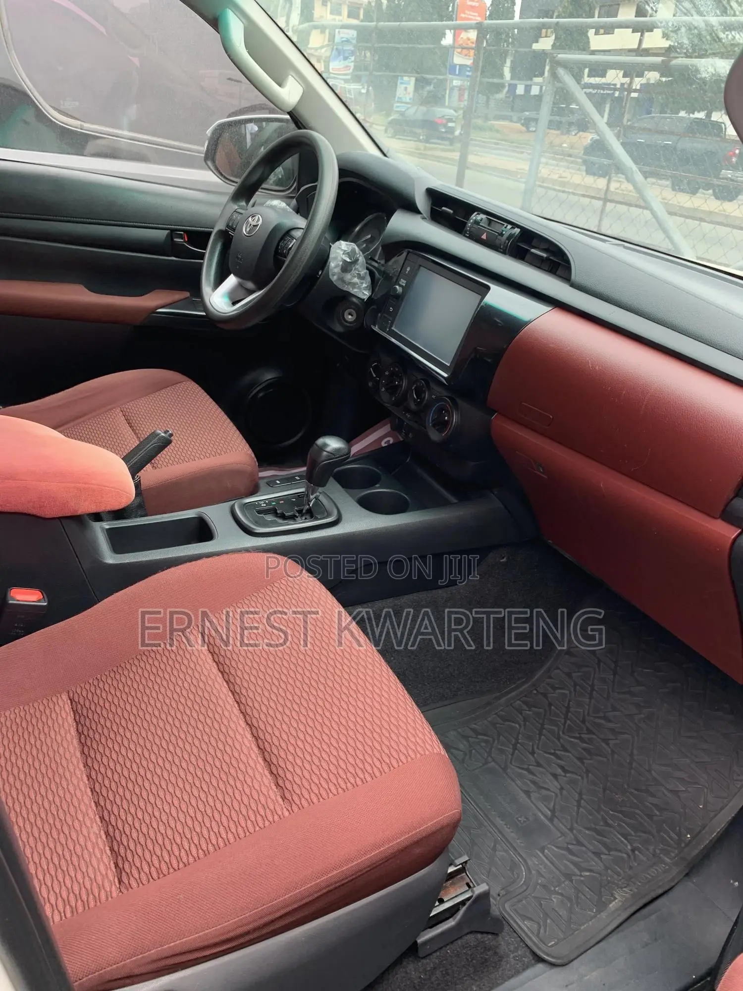 Toyota Hilux 2023 White