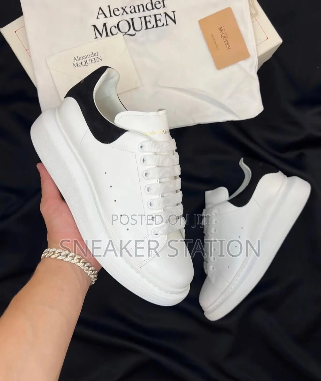Alexander McQueen White/Black Sneaker