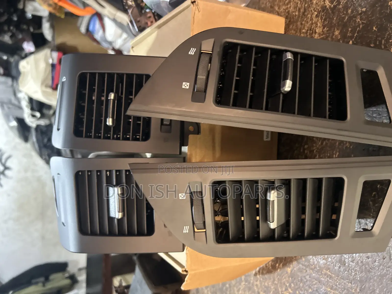 Mitsubishi Pajero Air Condition Vents/ Console.