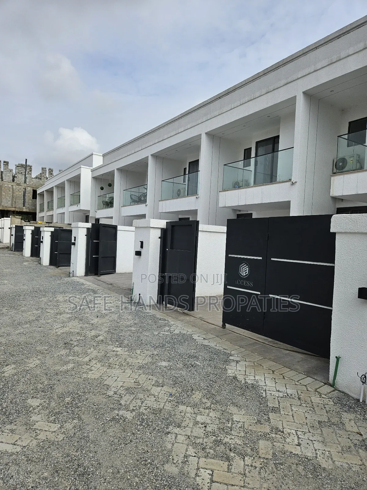2bdrm House in School Junction, Accra Metropolitan for sale