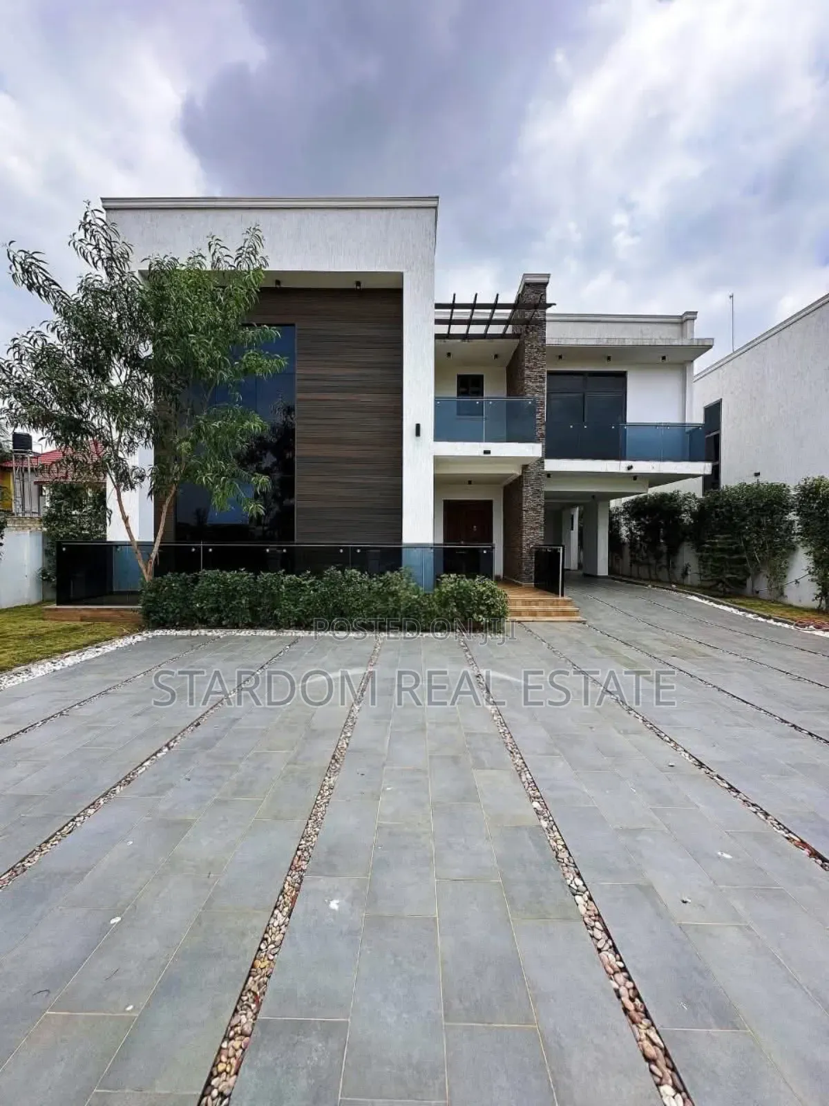 4bdrm Duplex in Trasacco, East Legon for sale