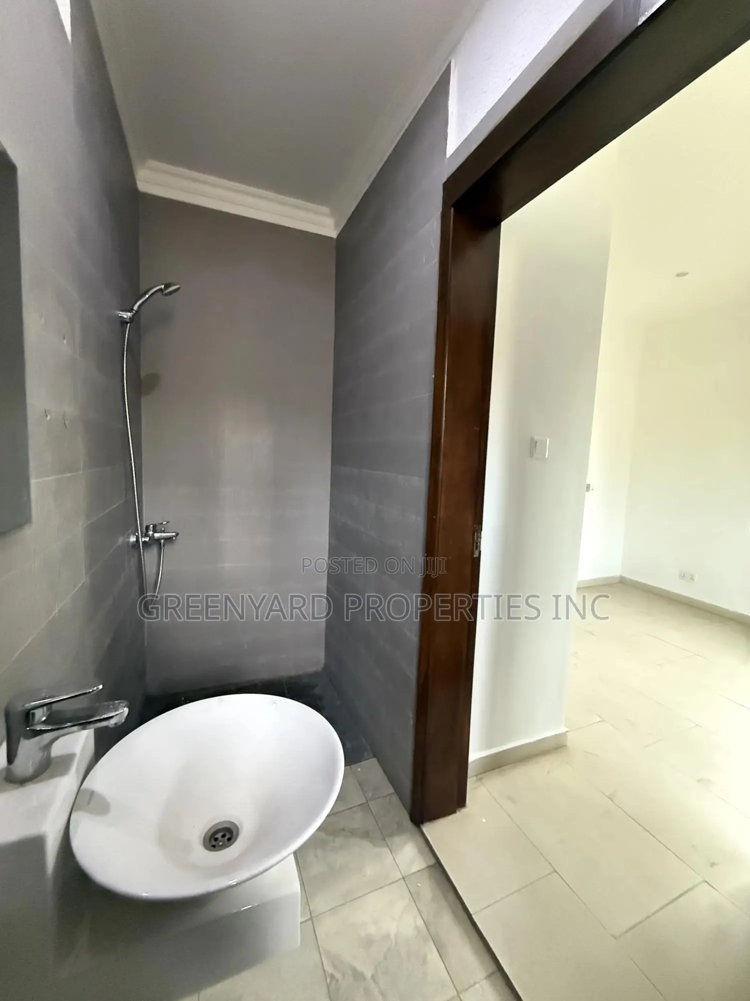 4bdrm Townhouse/Terrace in American House, East Legon for sale