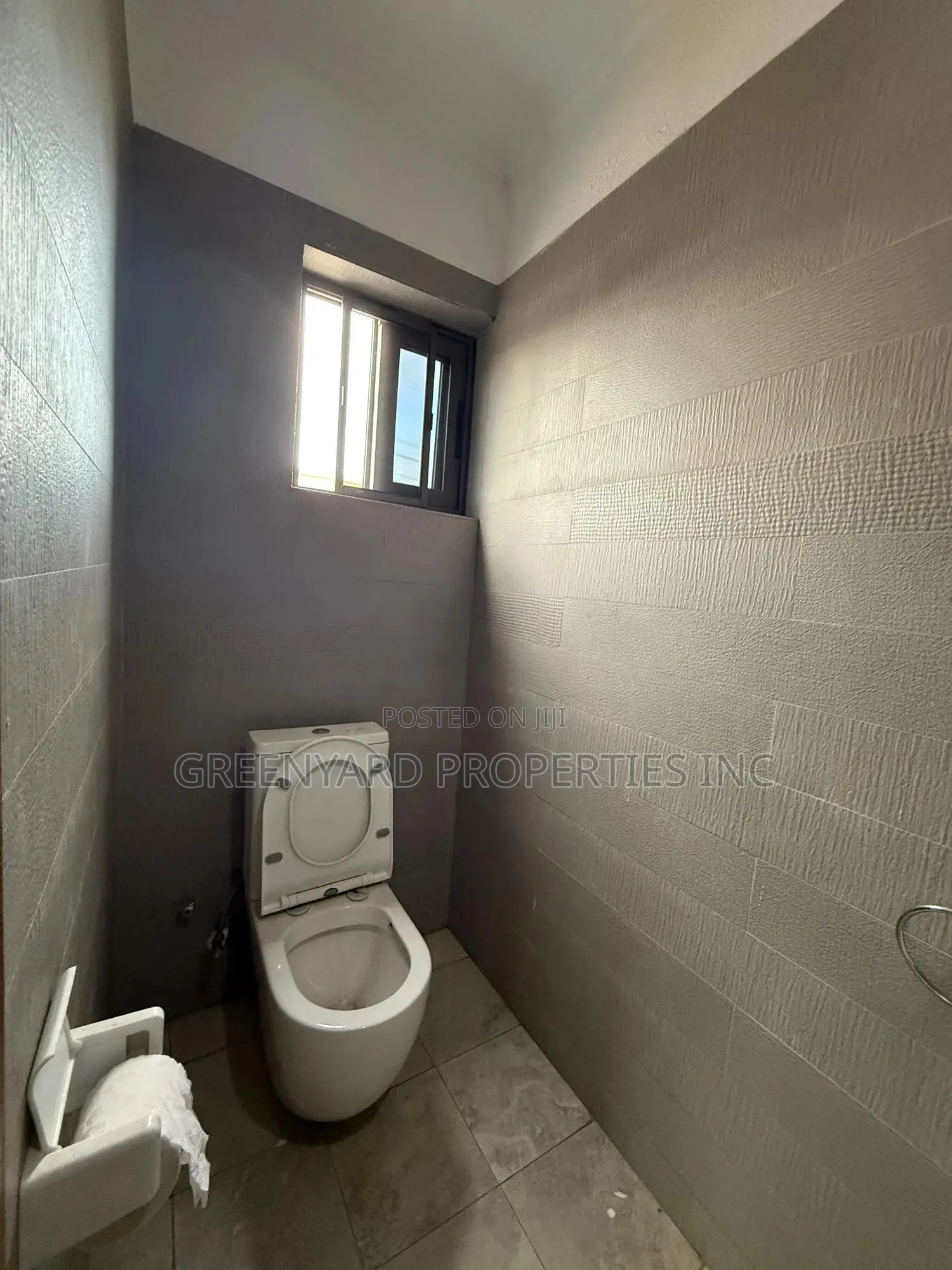 4bdrm Townhouse/Terrace in American House, East Legon for sale
