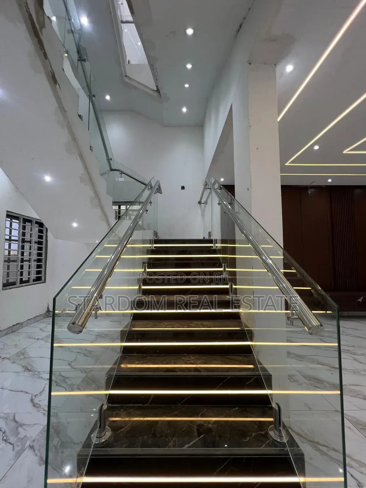 4bdrm Duplex in Ashaley Botwe for sale