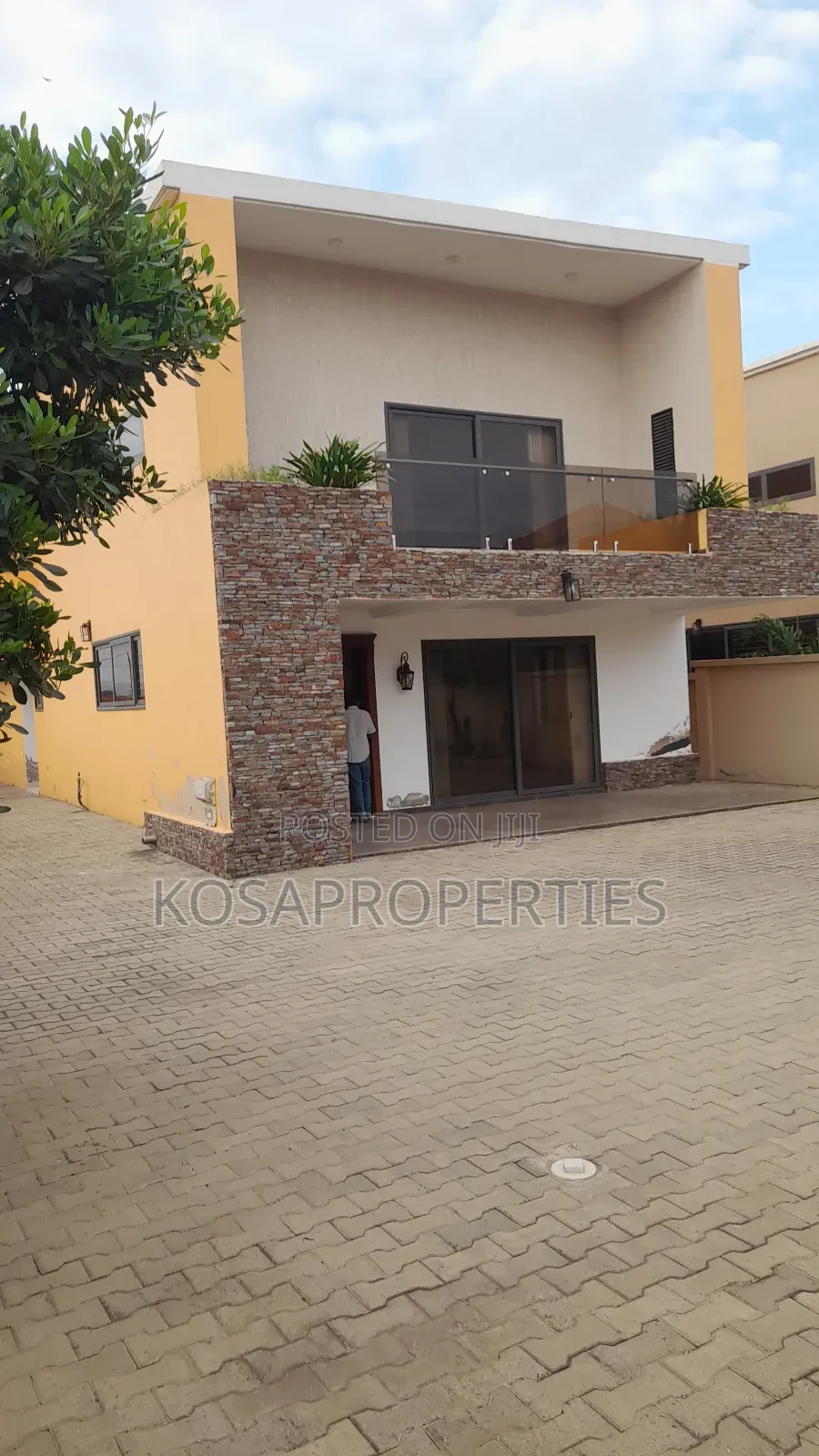 3bdrm House in Ashaley Botwe for sale