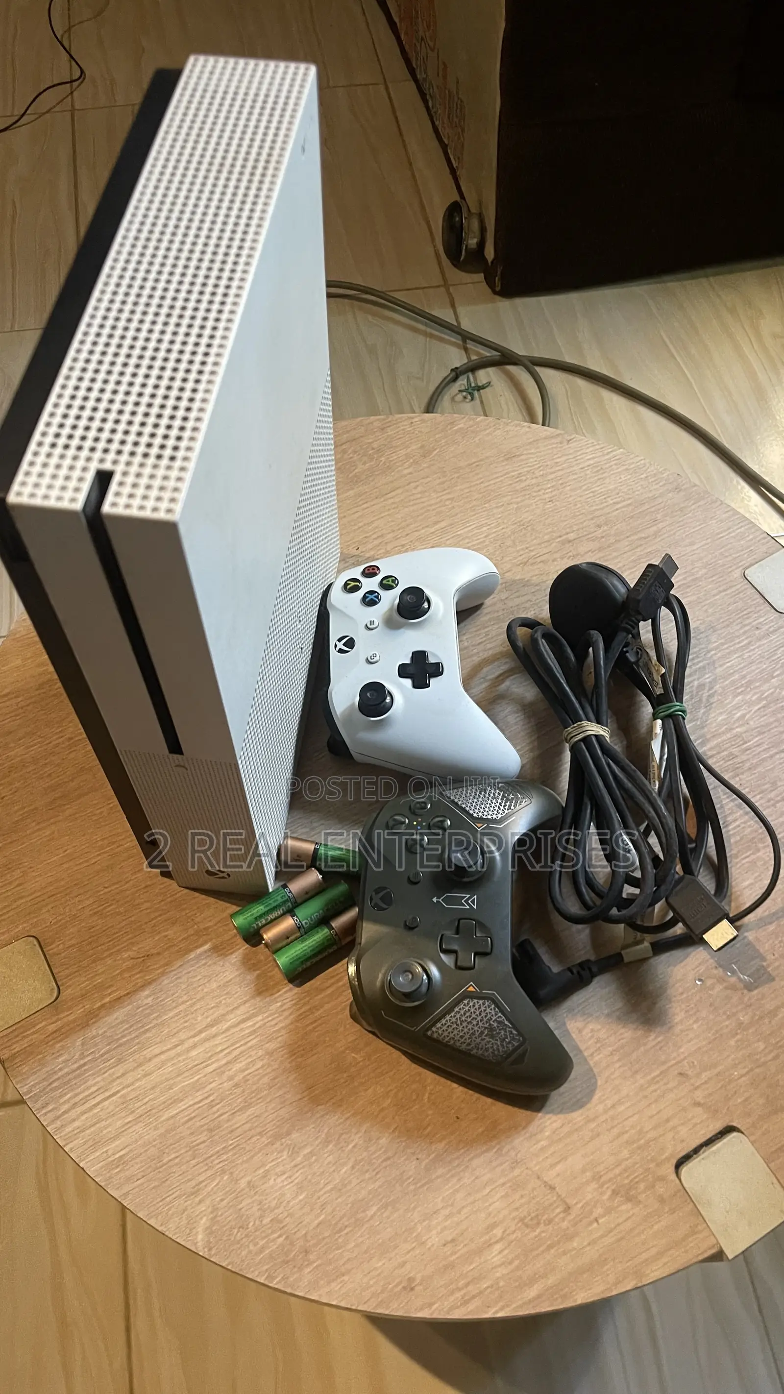 Xbox One S With 2 Wireless Controllers, Chargeable Batteries Games