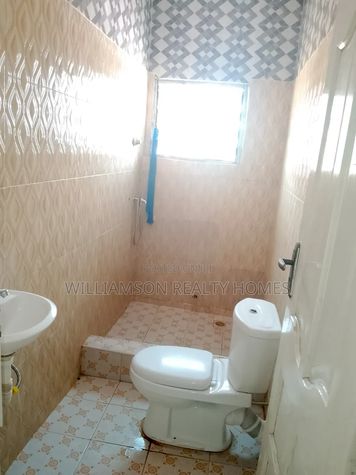 3bdrm Apartment in Community 18 Area, Spintex for rent