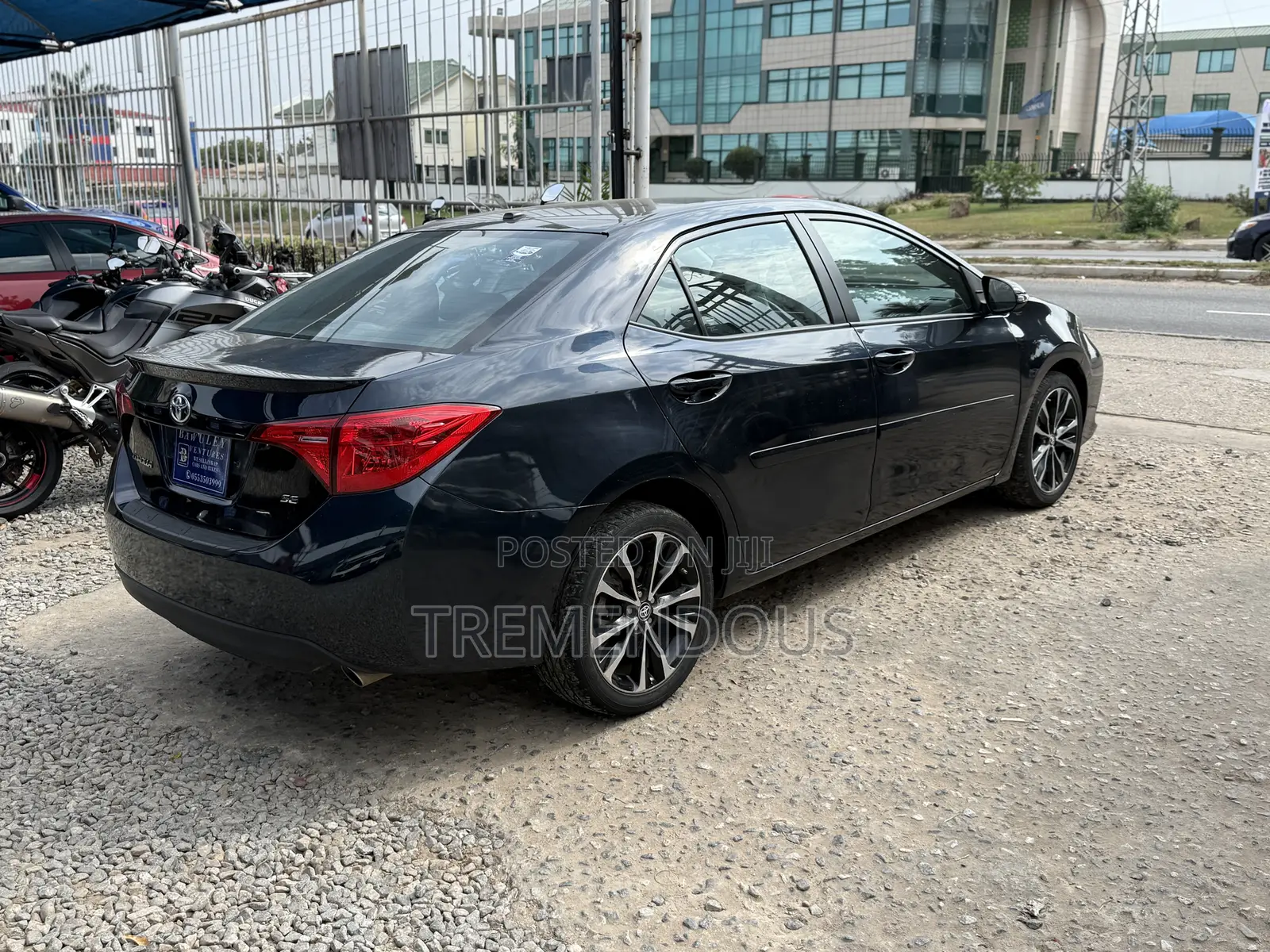 Toyota Corolla XLE (1.8L 4cyl 2A) 2018 Black
