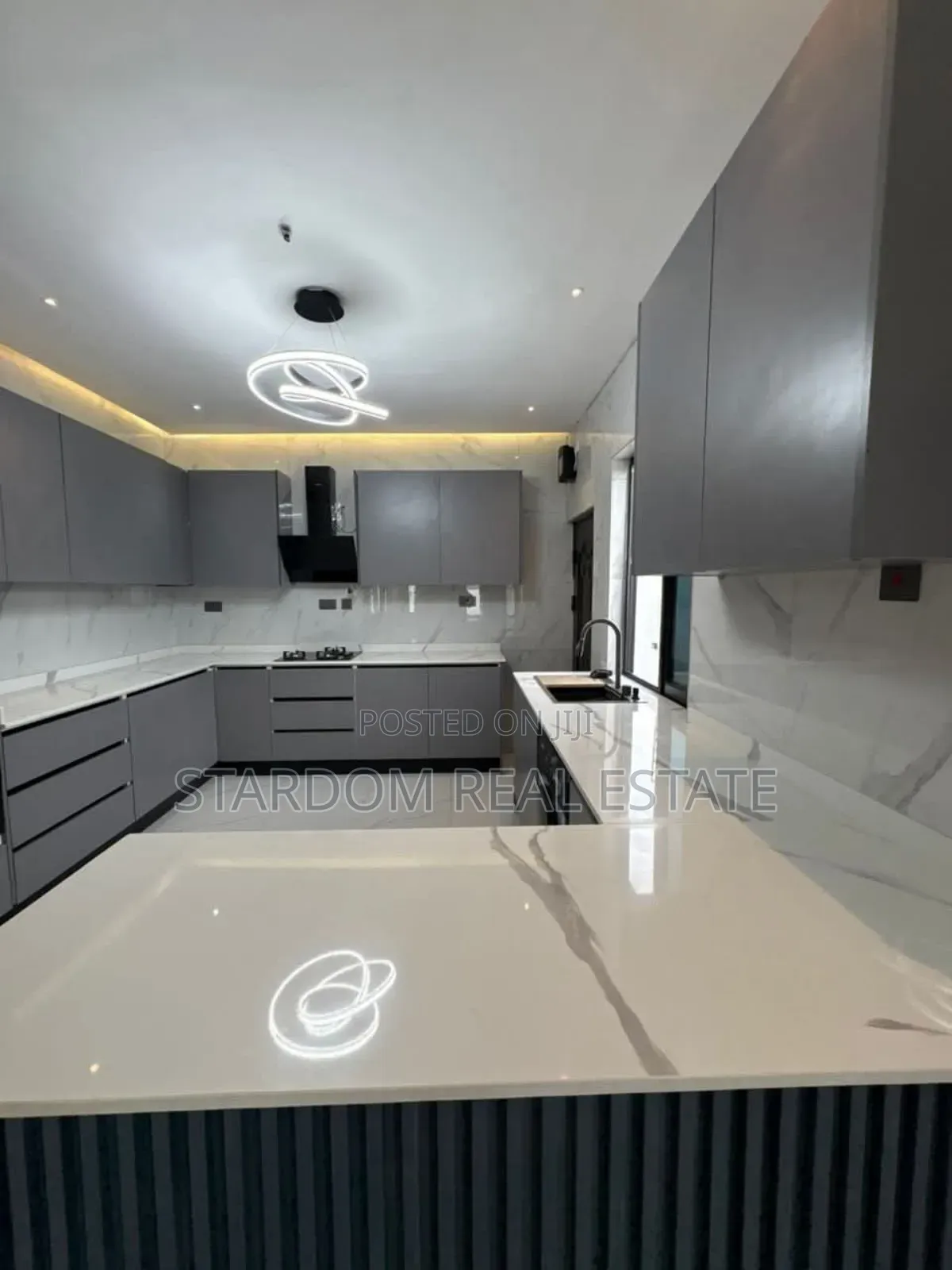 3bdrm Duplex in Lakeside Estate for sale