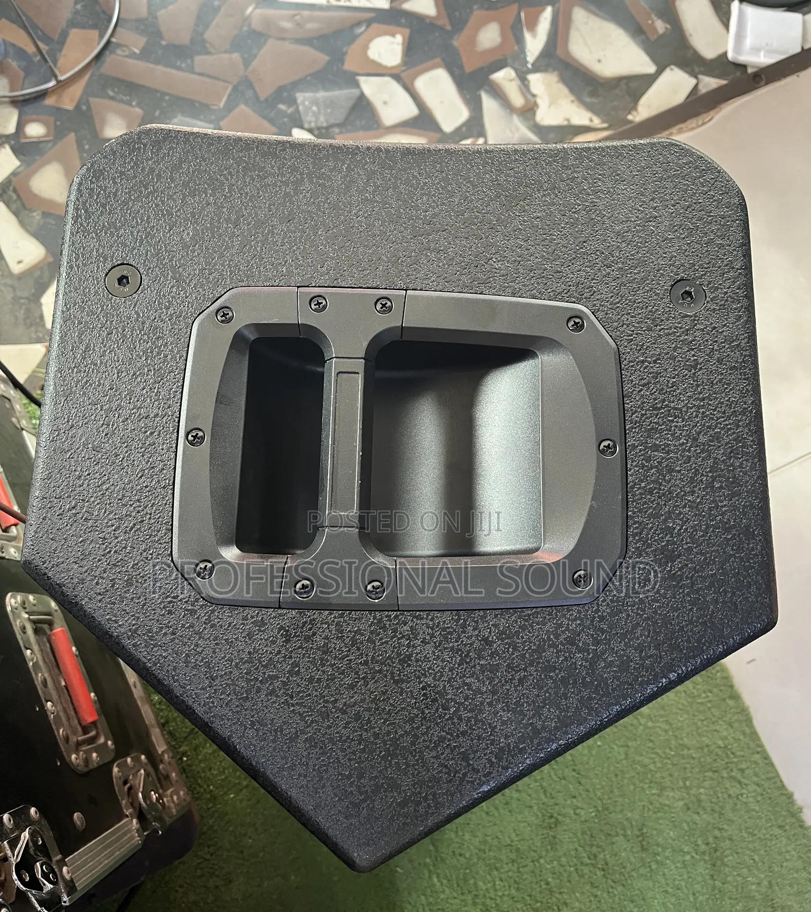 QSC Kw122 1000w 12 Inch Powered Speaker.