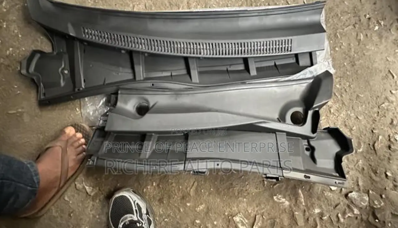 Toyota Corolla 2009 2010 2011 Wiper Panel