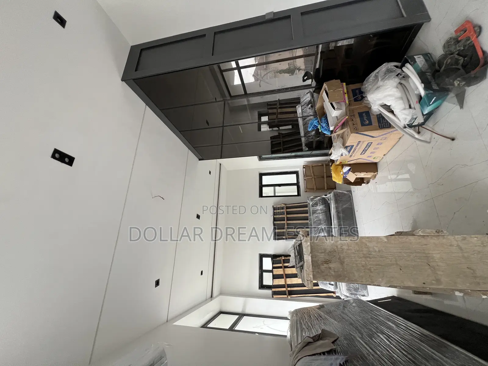 5bdrm House in Madina for sale