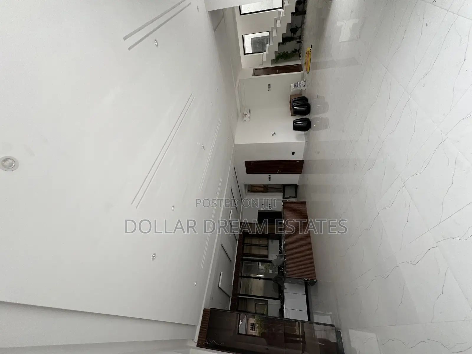 5bdrm House in Madina for sale