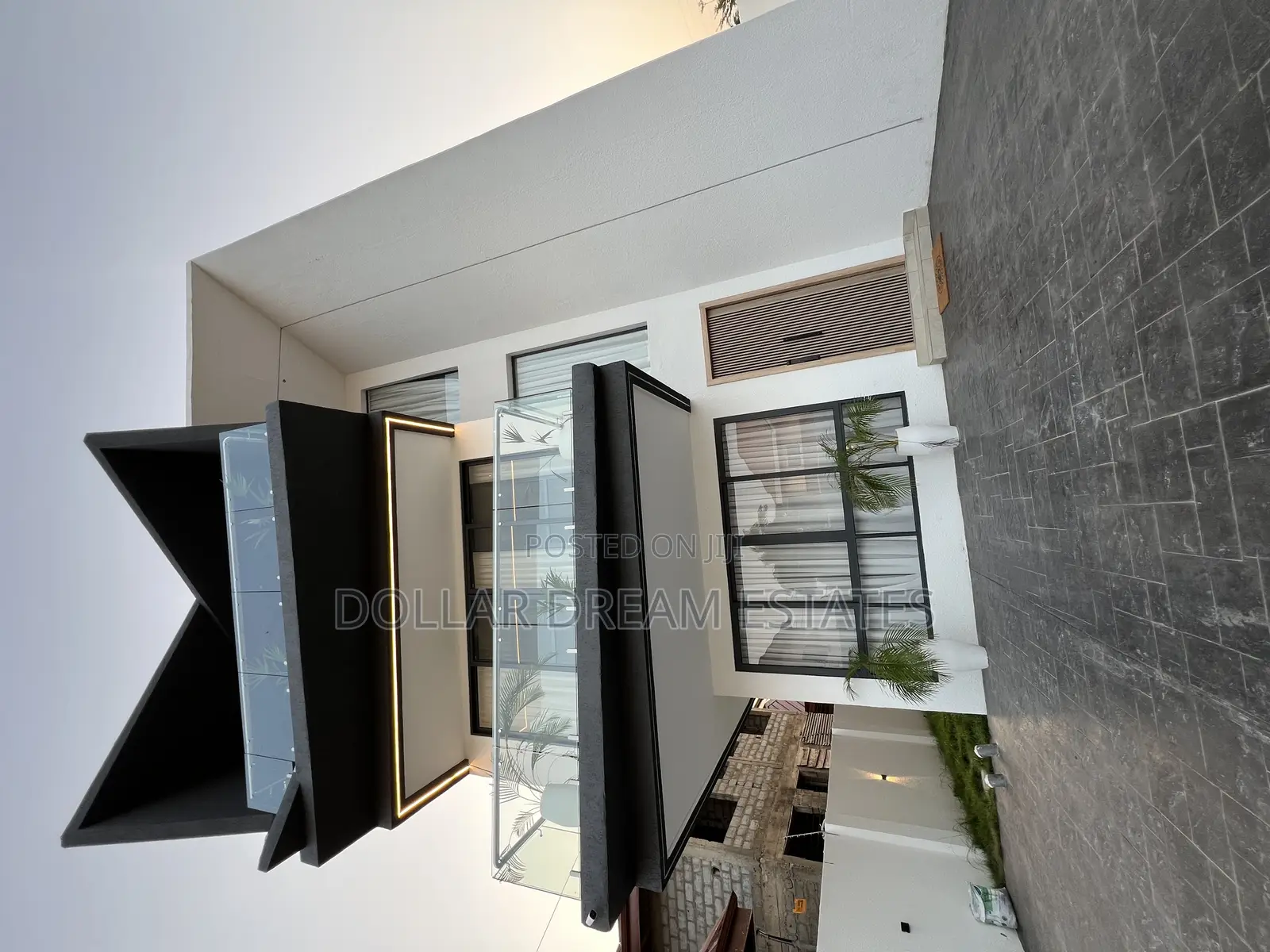 5bdrm House in Adjiriganor for sale