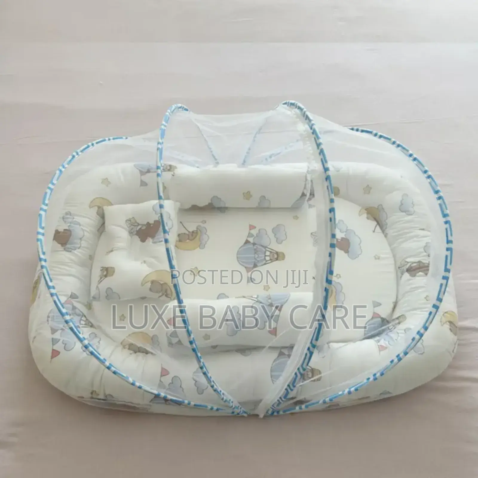 Portable Baby Bed With an Integrated Mosquito Net.