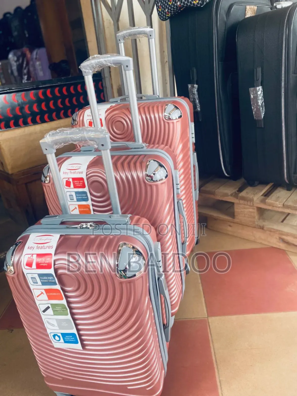 Plastic Travelling Suitcase 3in1 (Size 28)