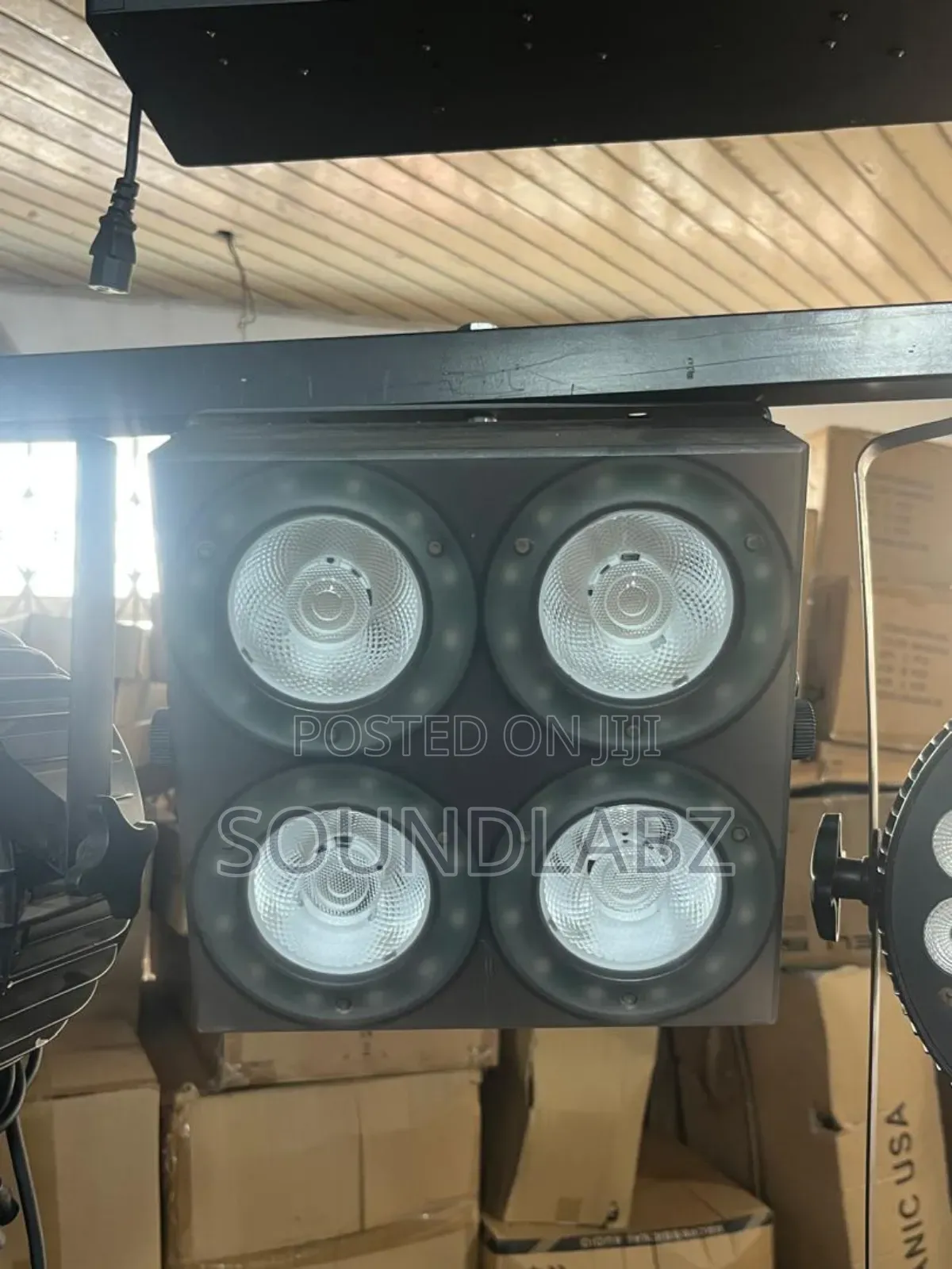 Powerlighting Blinder 4x30w Cob Ring Led Projector.