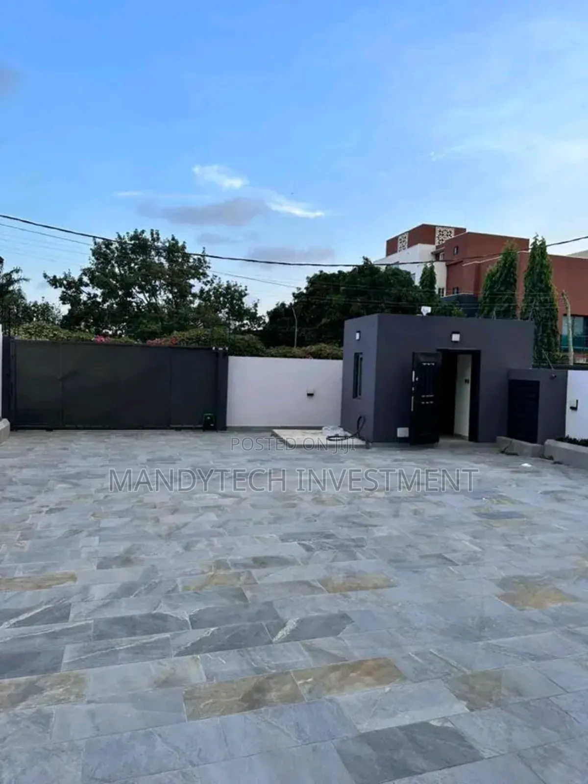 5bdrm Duplex in East Legon for sale