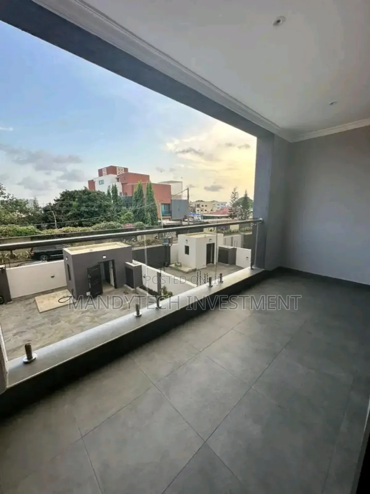 5bdrm Duplex in East Legon for sale