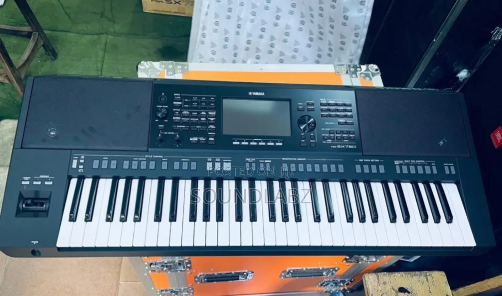 Yamaha Psr-sx720, Which Is A 61-key Arranger Workstation Keyboard.