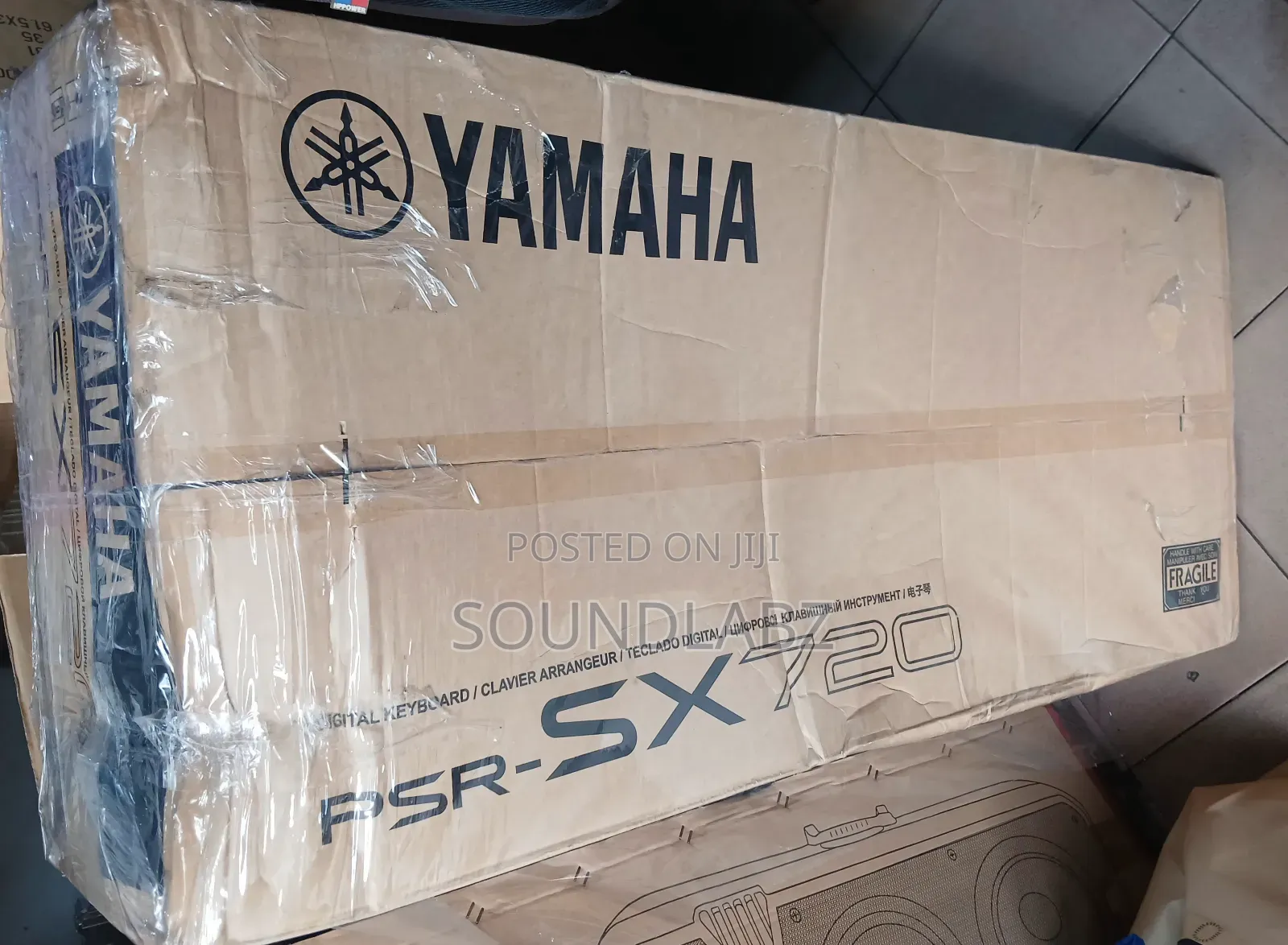 Yamaha Psr-sx720, Which Is A 61-key Arranger Workstation Keyboard.